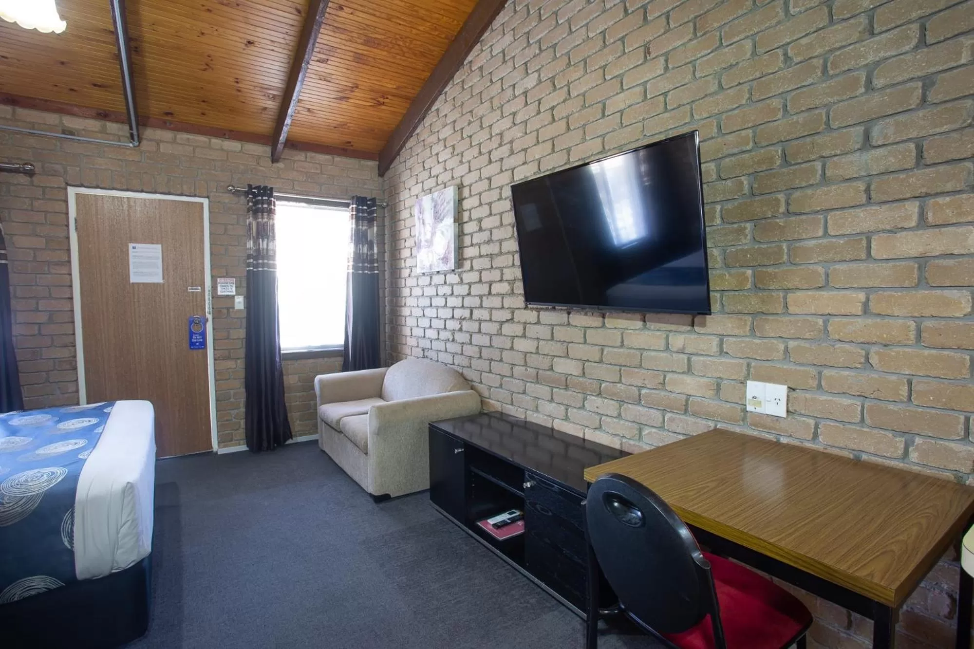 Bed in Goldfields Motel