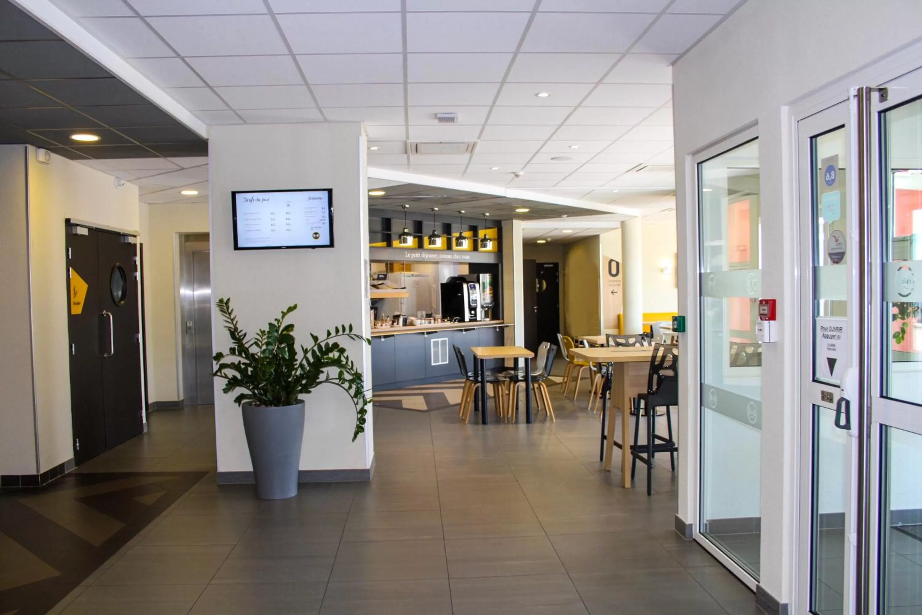 Nightclub / DJ in B&B HOTEL Valence TGV Romans