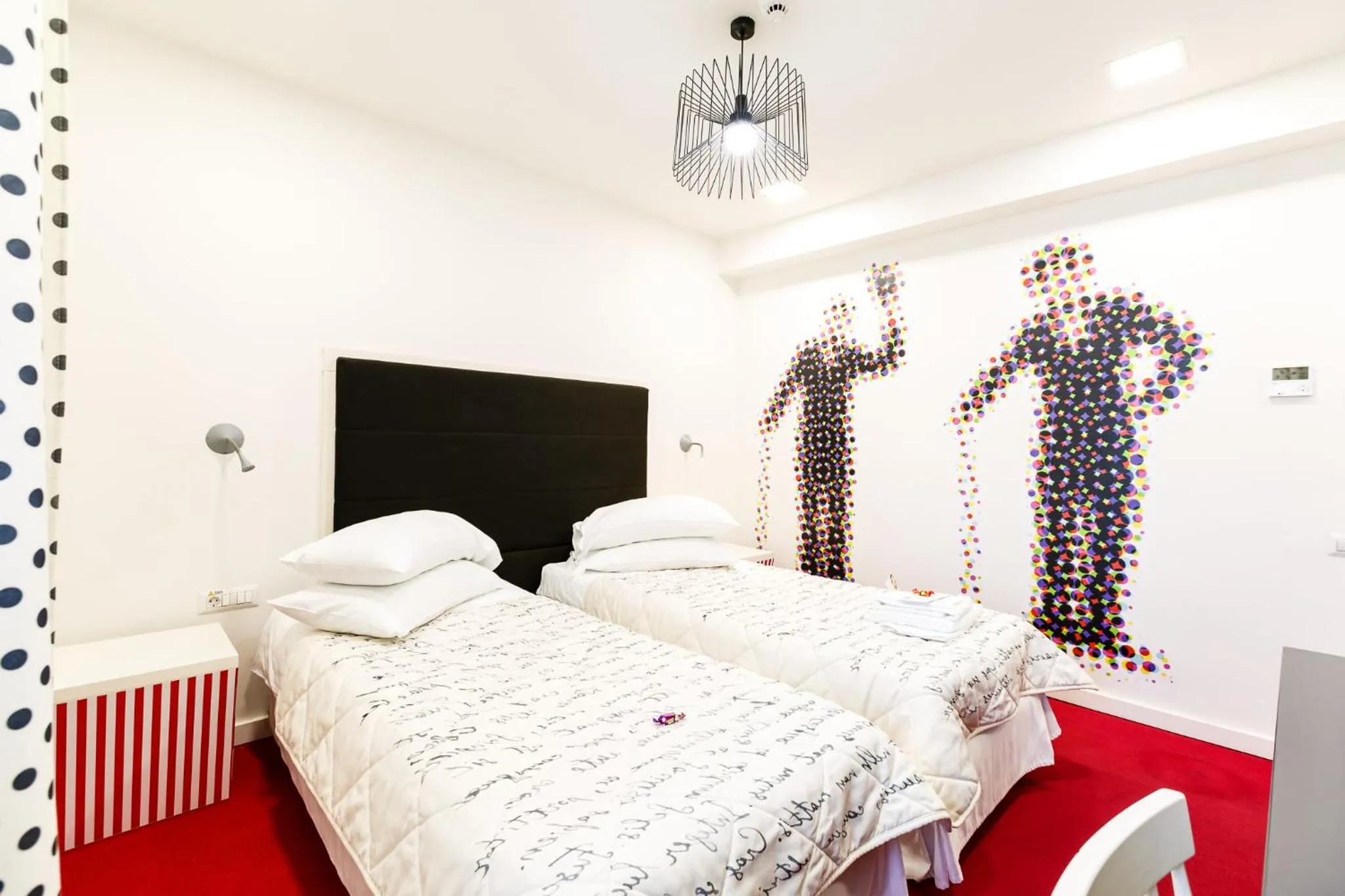 Photo of the whole room in Lol et Lola Hotel