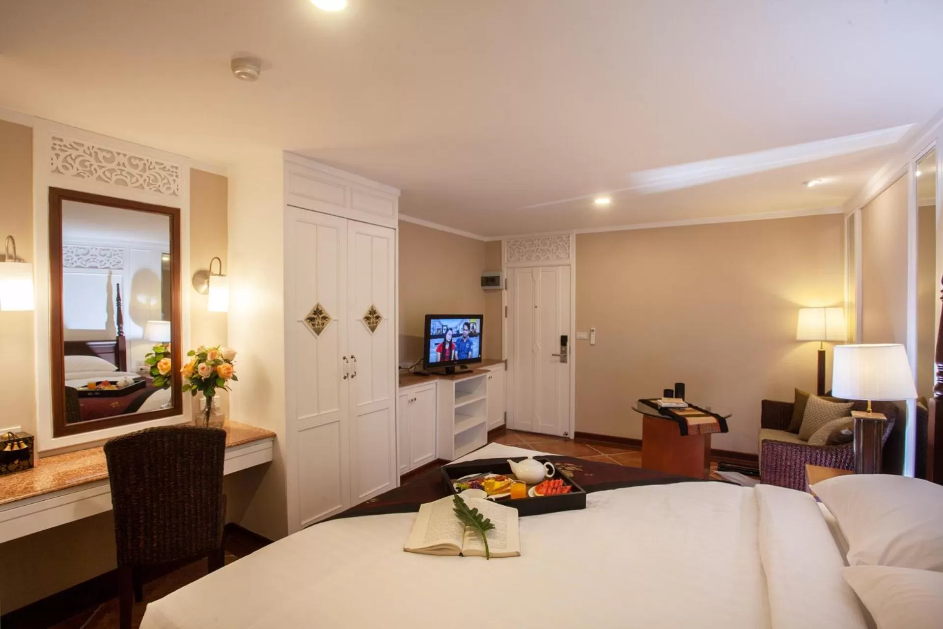 Photo of the whole room, Bed in Viangbua Mansion