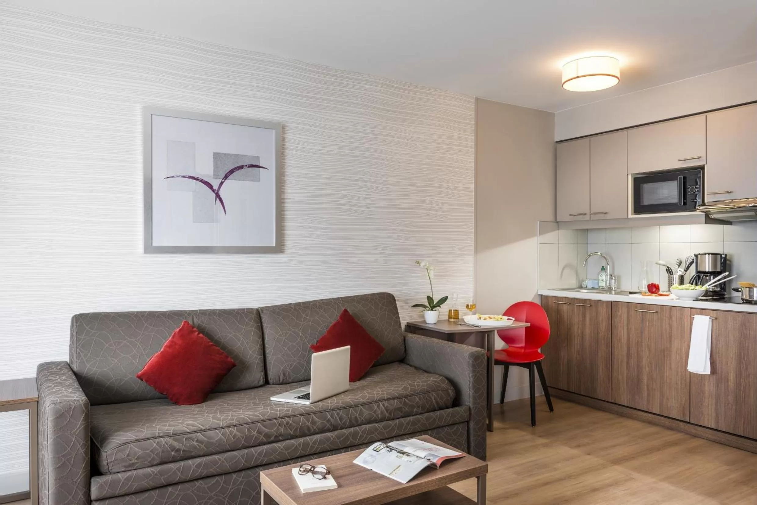 Kitchen or kitchenette in Aparthotel Adagio Birmingham City Centre