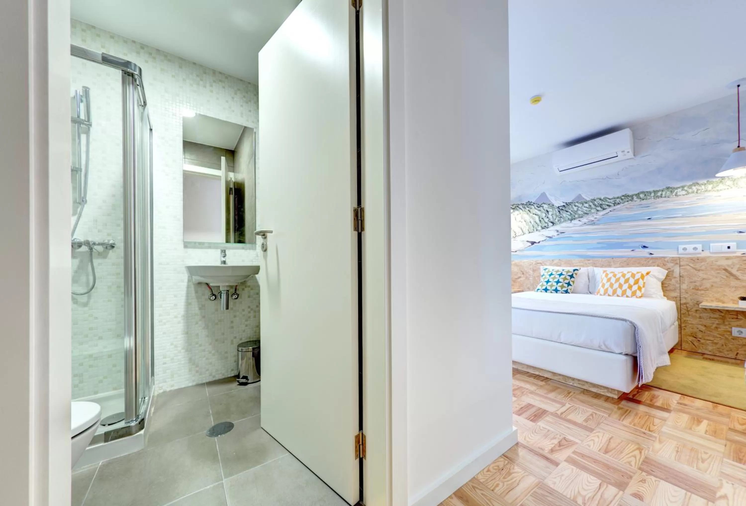 Bathroom, Bed in Hotel do Mercado