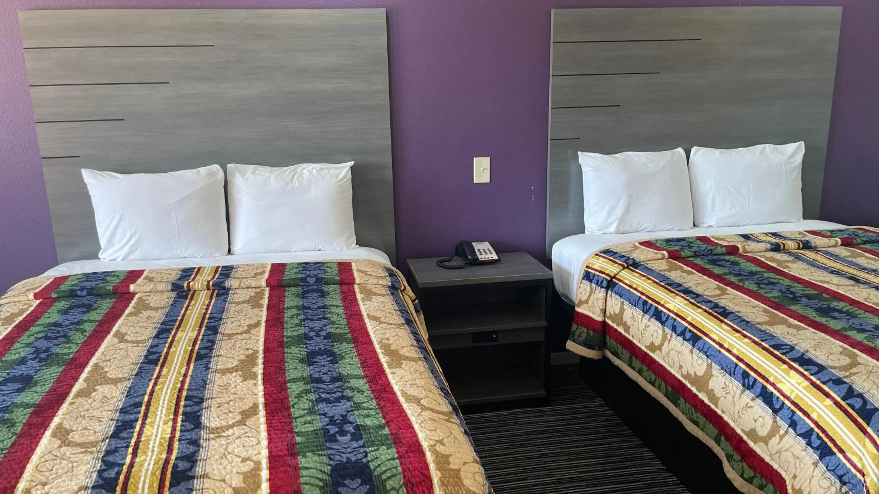 Bed in Executive Inn and Suites Houston