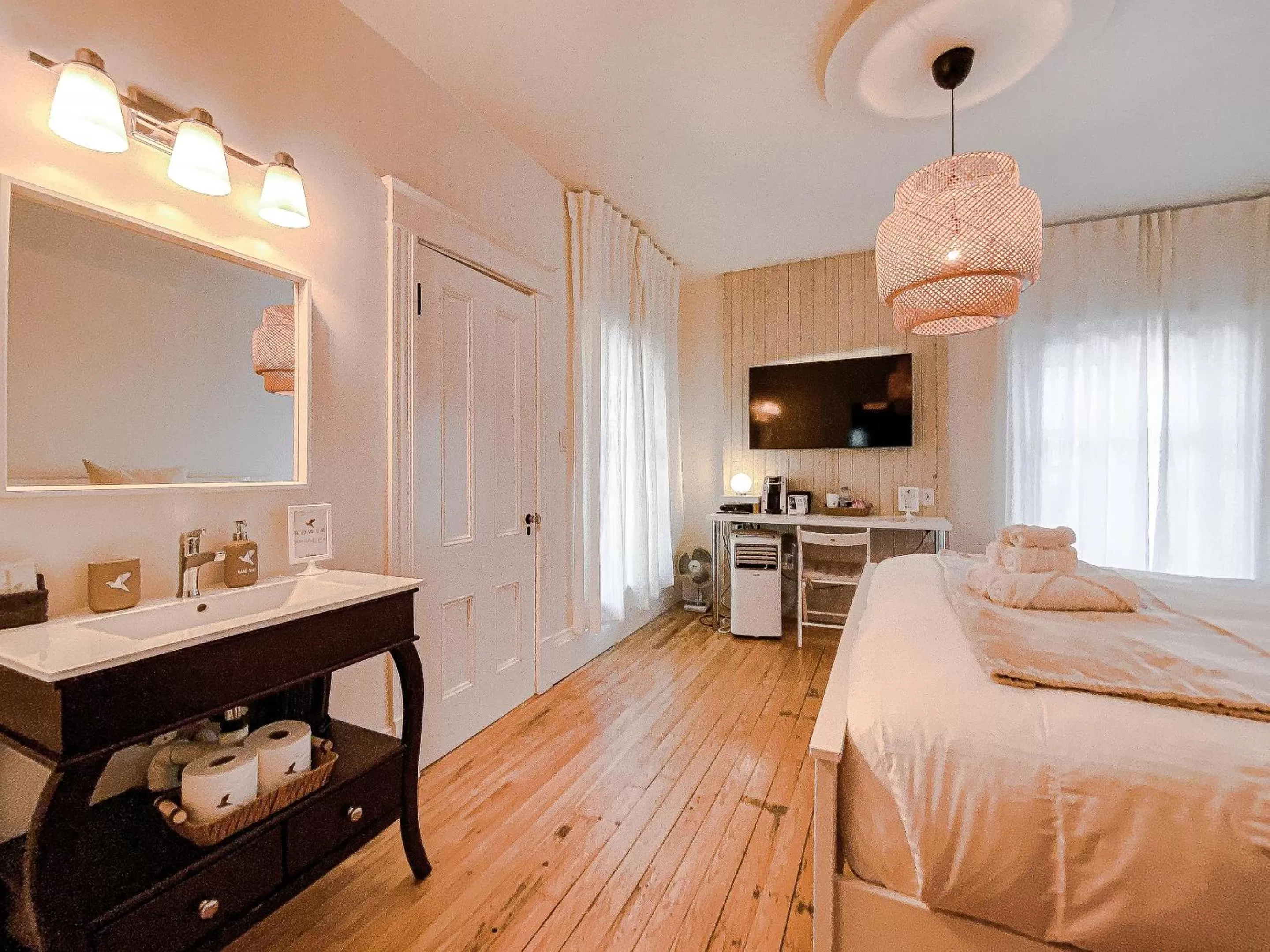 Standard King Room in Hotel du Vieux Port by Bower Hotels & Suites