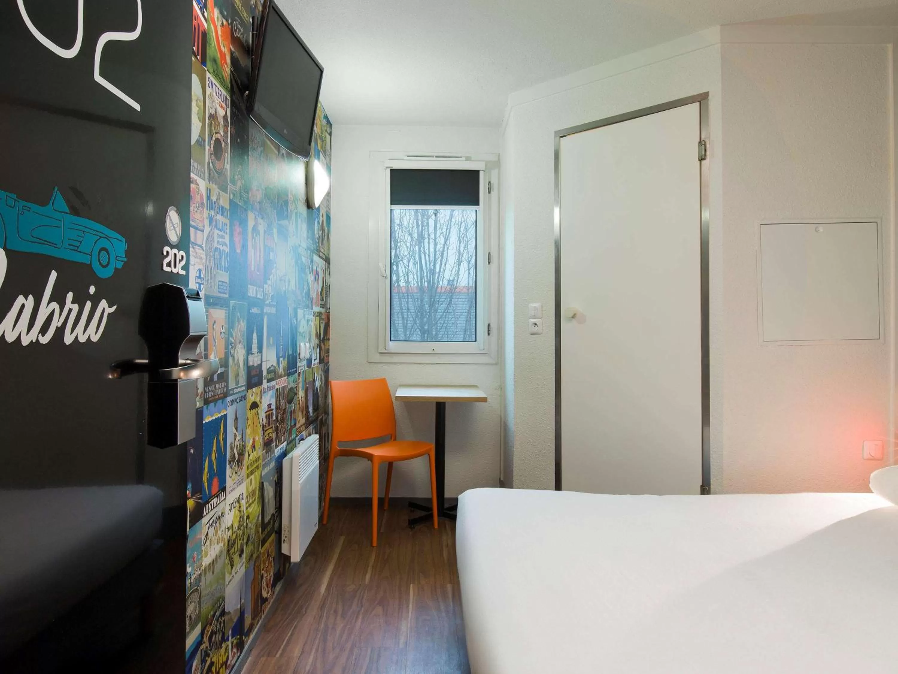 Photo of the whole room, Bed in HOTEL F1 Lyon Genay Massieux