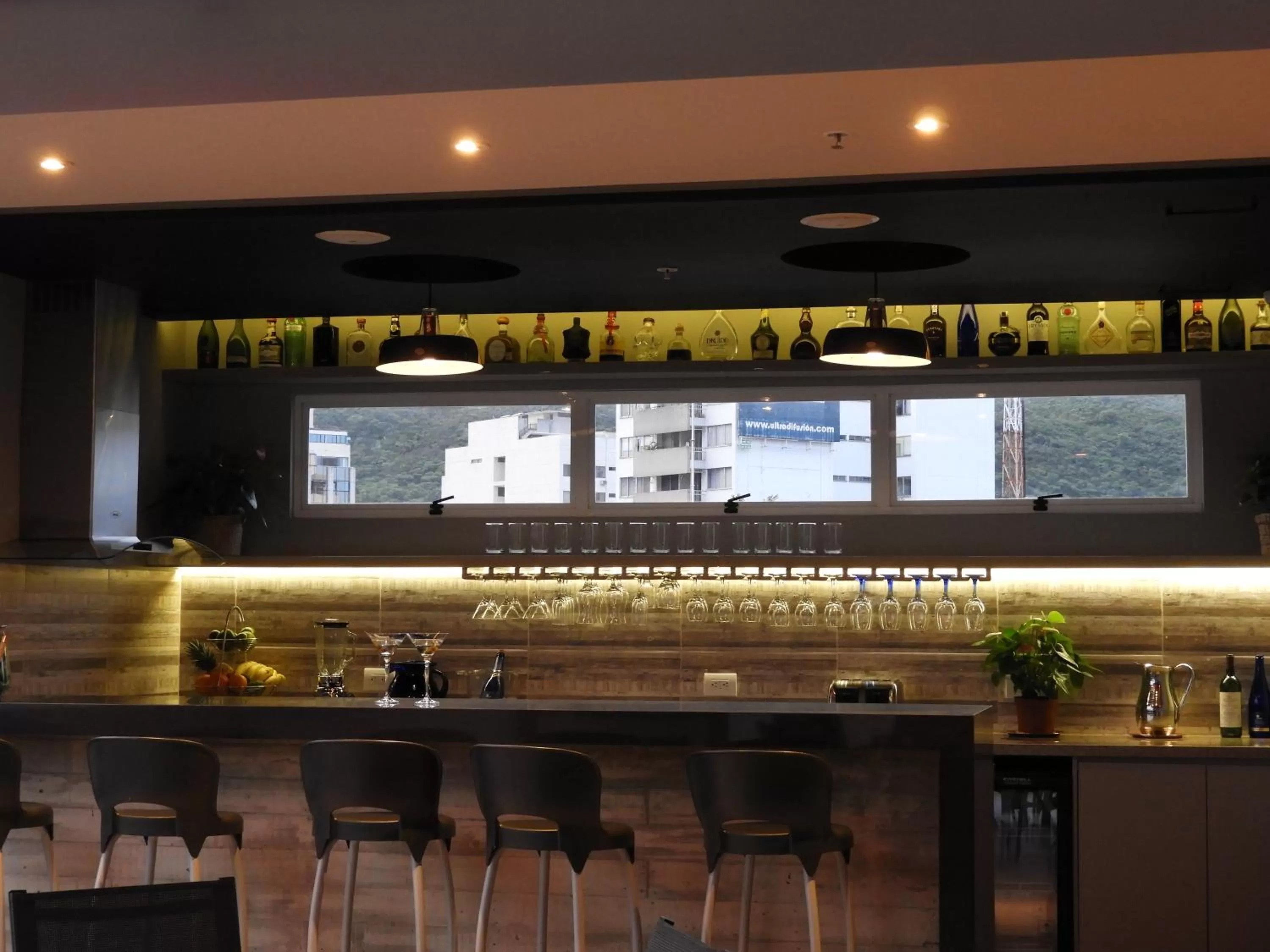 Restaurant/places to eat in Park V