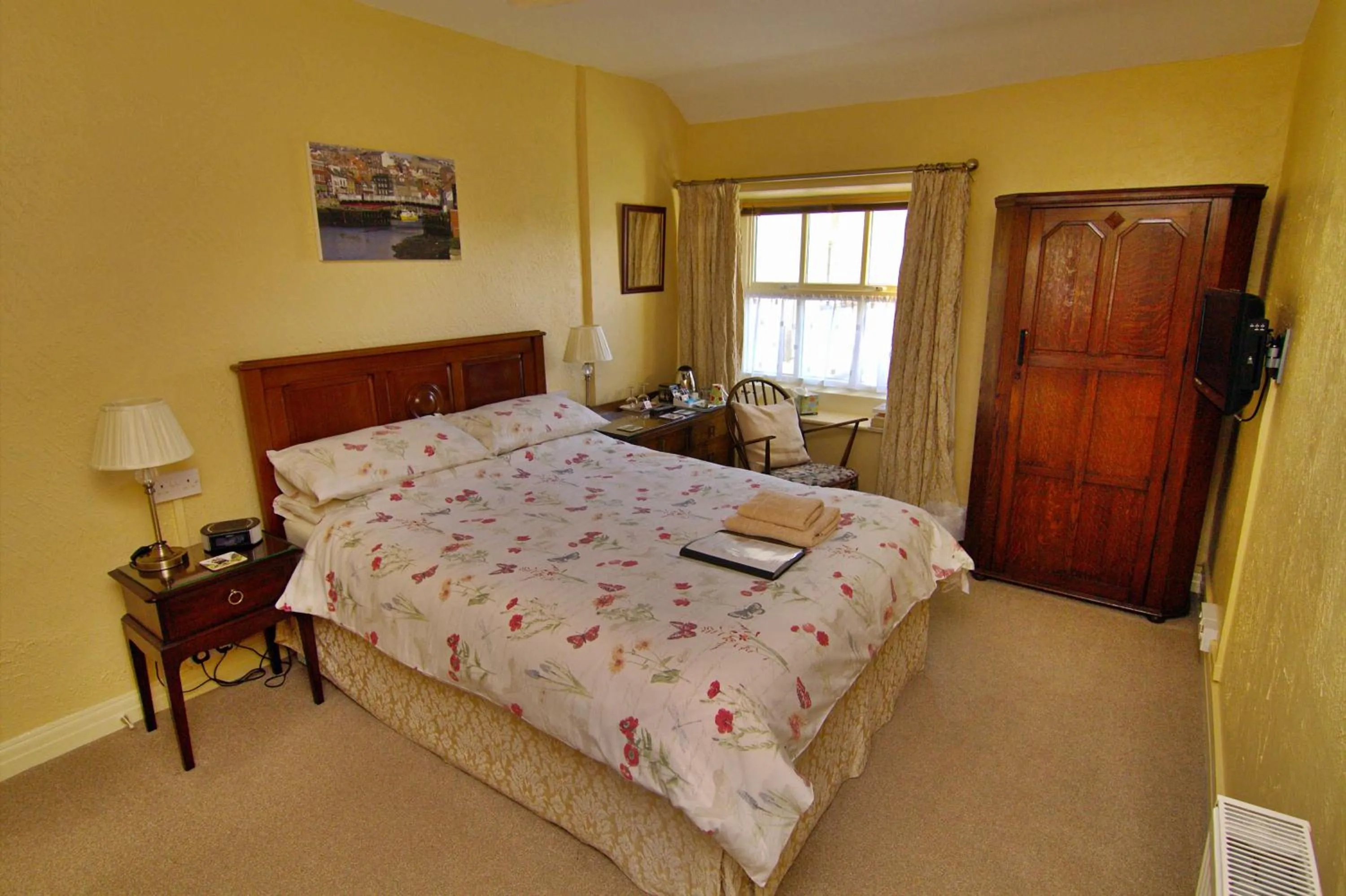 Photo of the whole room, Bed in Wortley Cottage Guest House