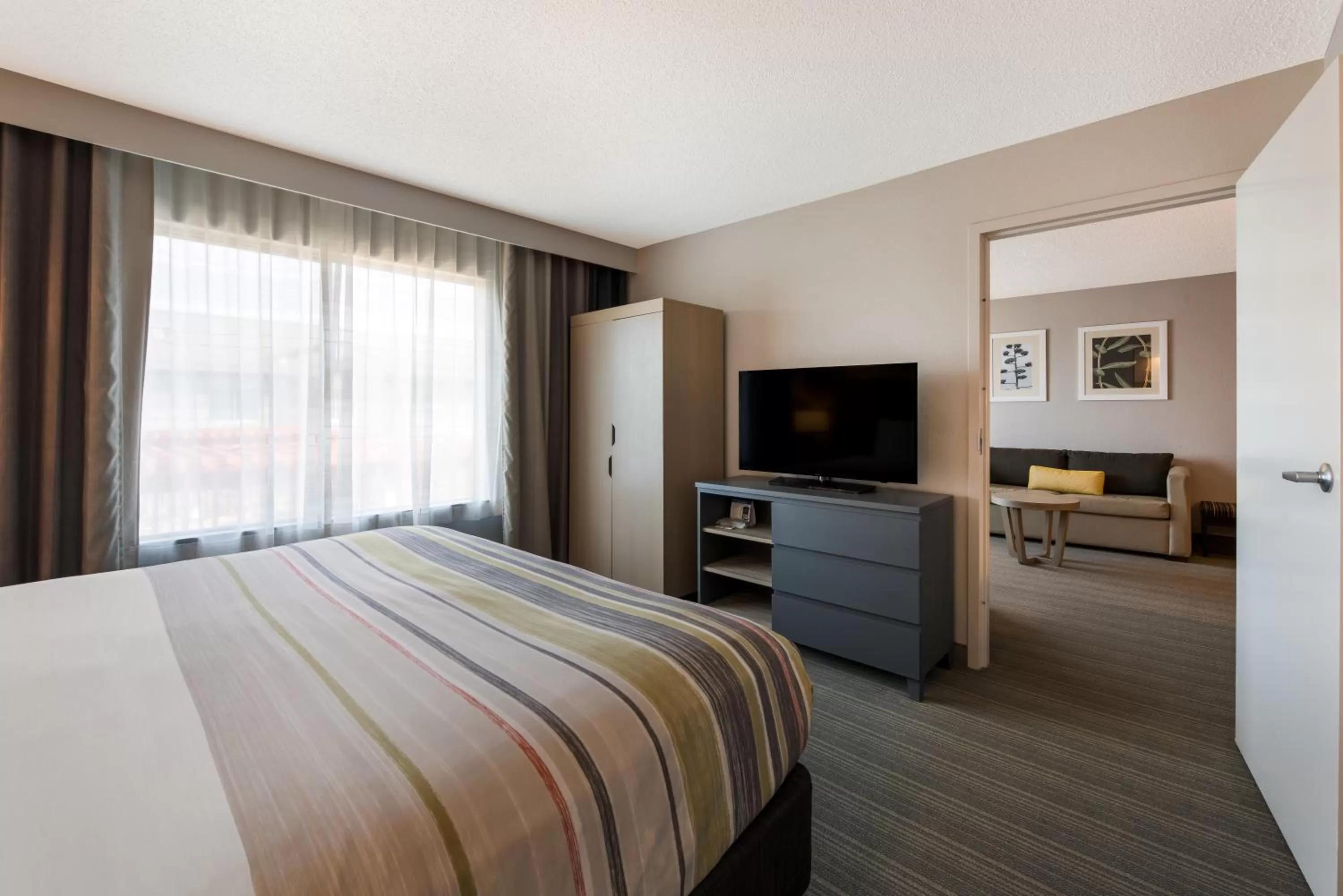 Photo of the whole room, Bed in Country Inn & Suites by Radisson, Wichita East, KS