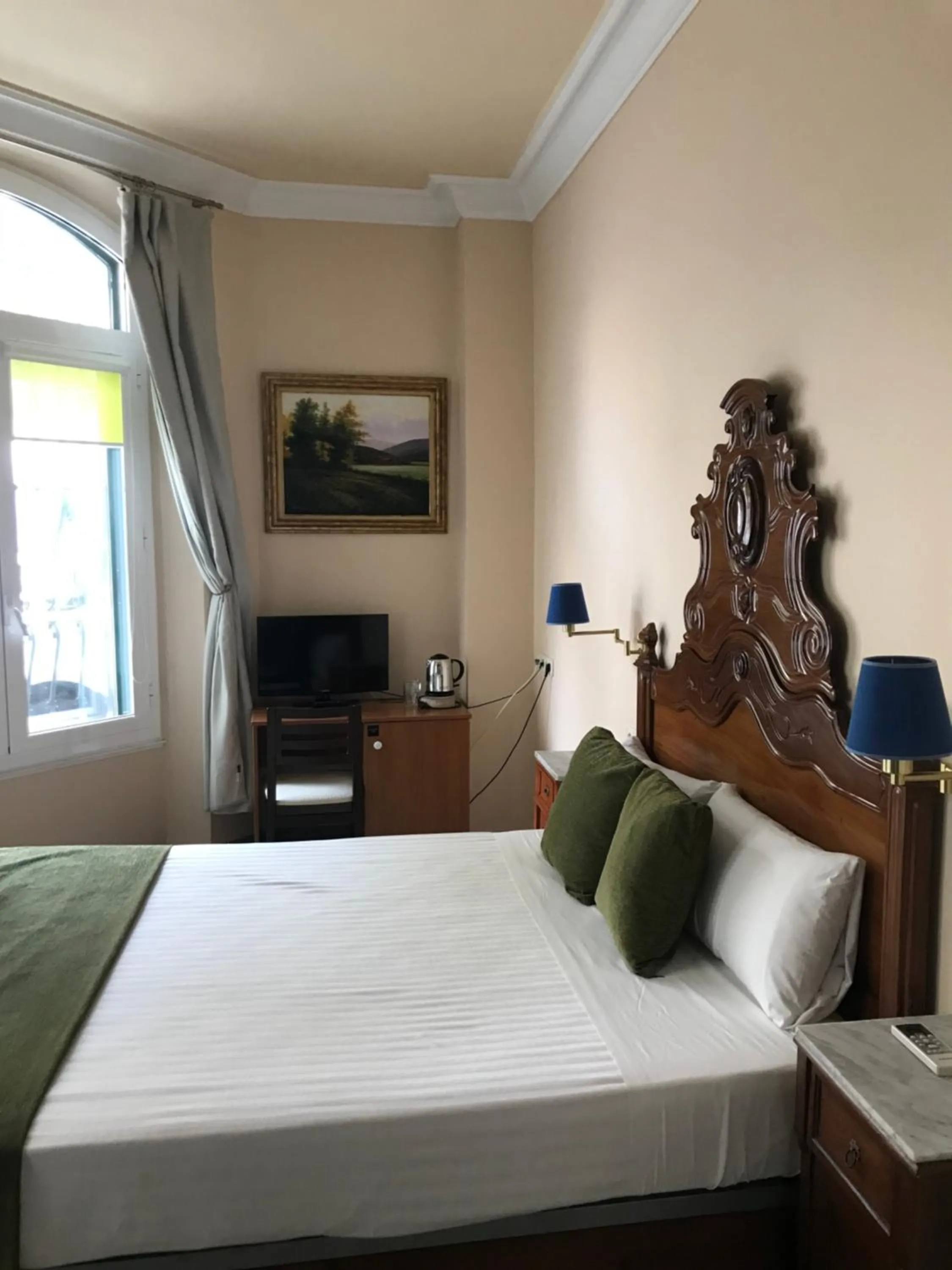 Bedroom, Bed in Hotel Noucentista