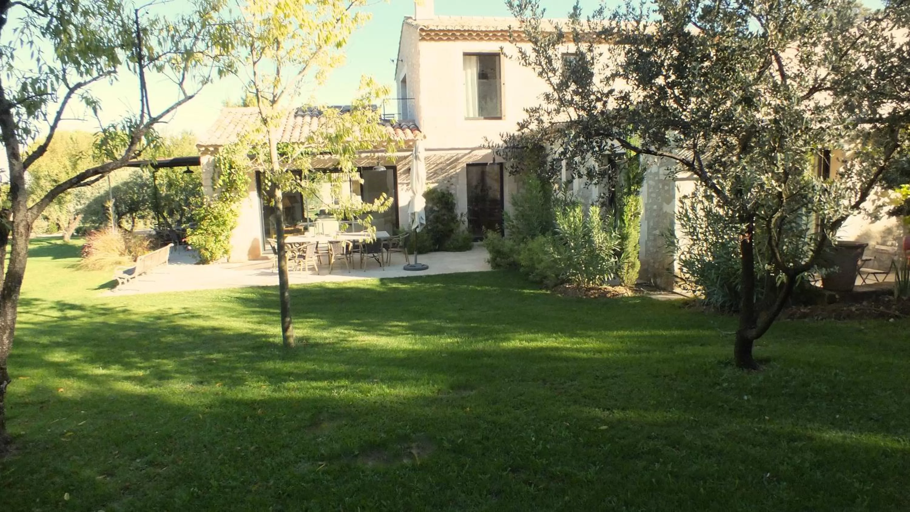 Facade/entrance, Garden in Mas Notre Dame