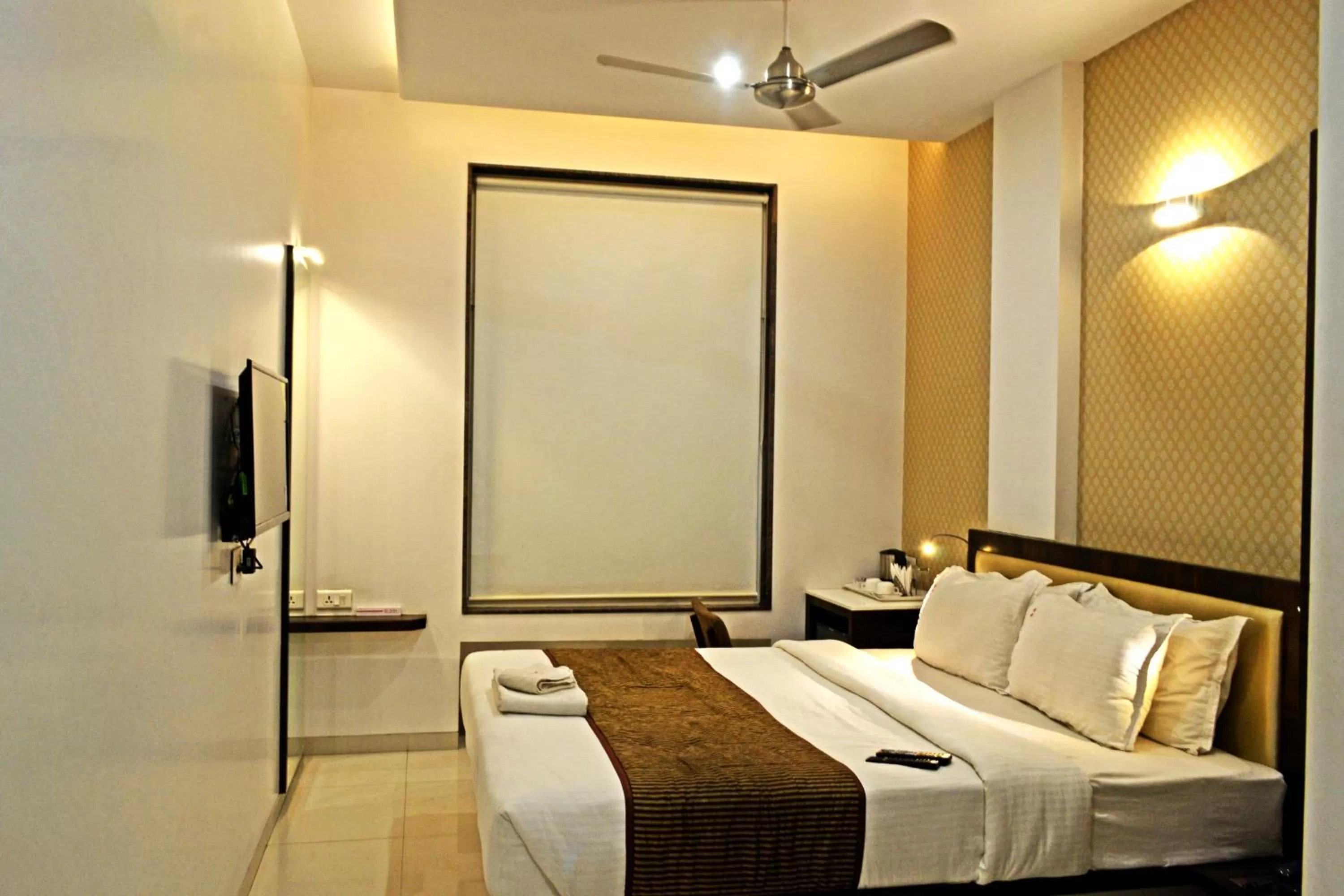 Bedroom, Bed in Hotel SRI SRI EXECUTIVE KOLHAPUR NEAR MAHALAXMI TEMPLE