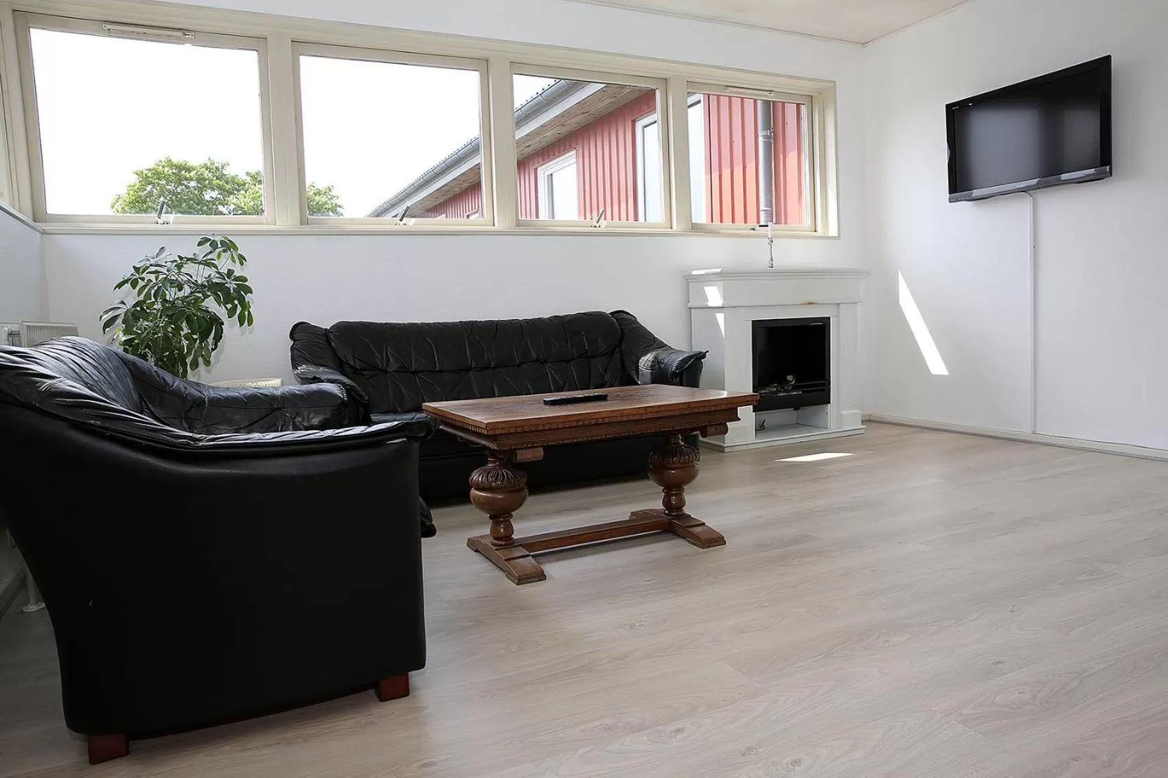 Communal lounge/ TV room in Refborg Hotel