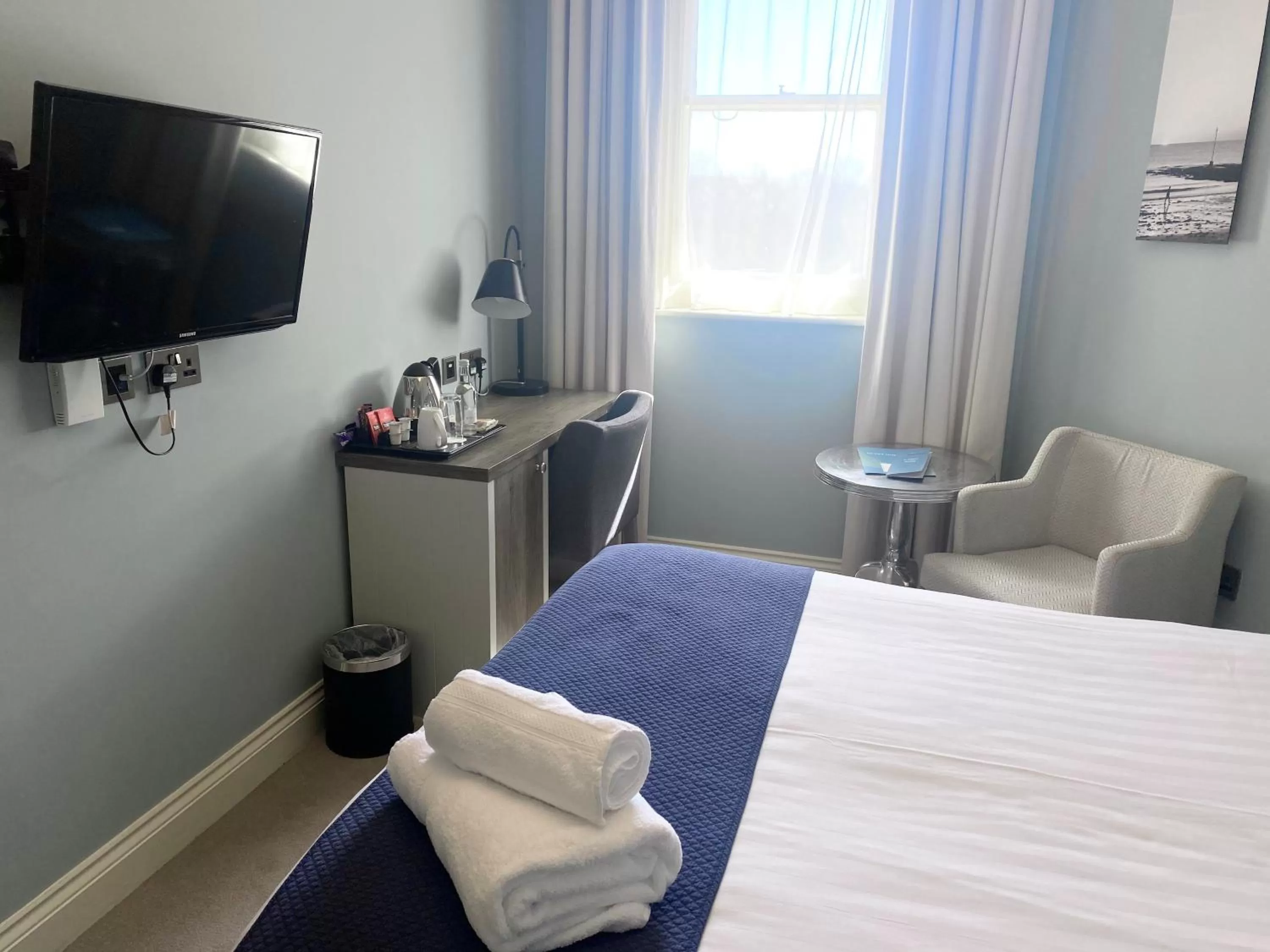 Bedroom, Bed in Yarrow Hotel