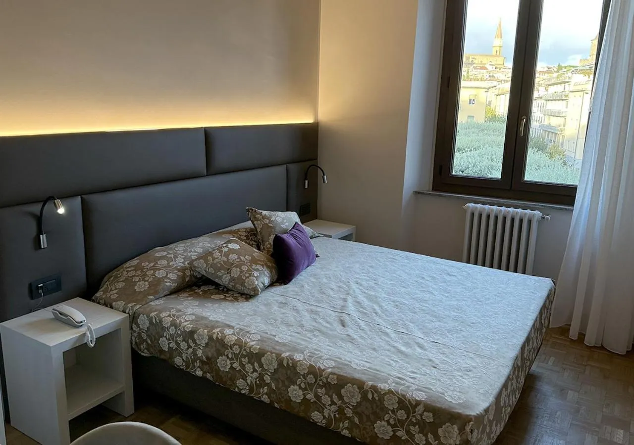 Bed in Hotel Continentale