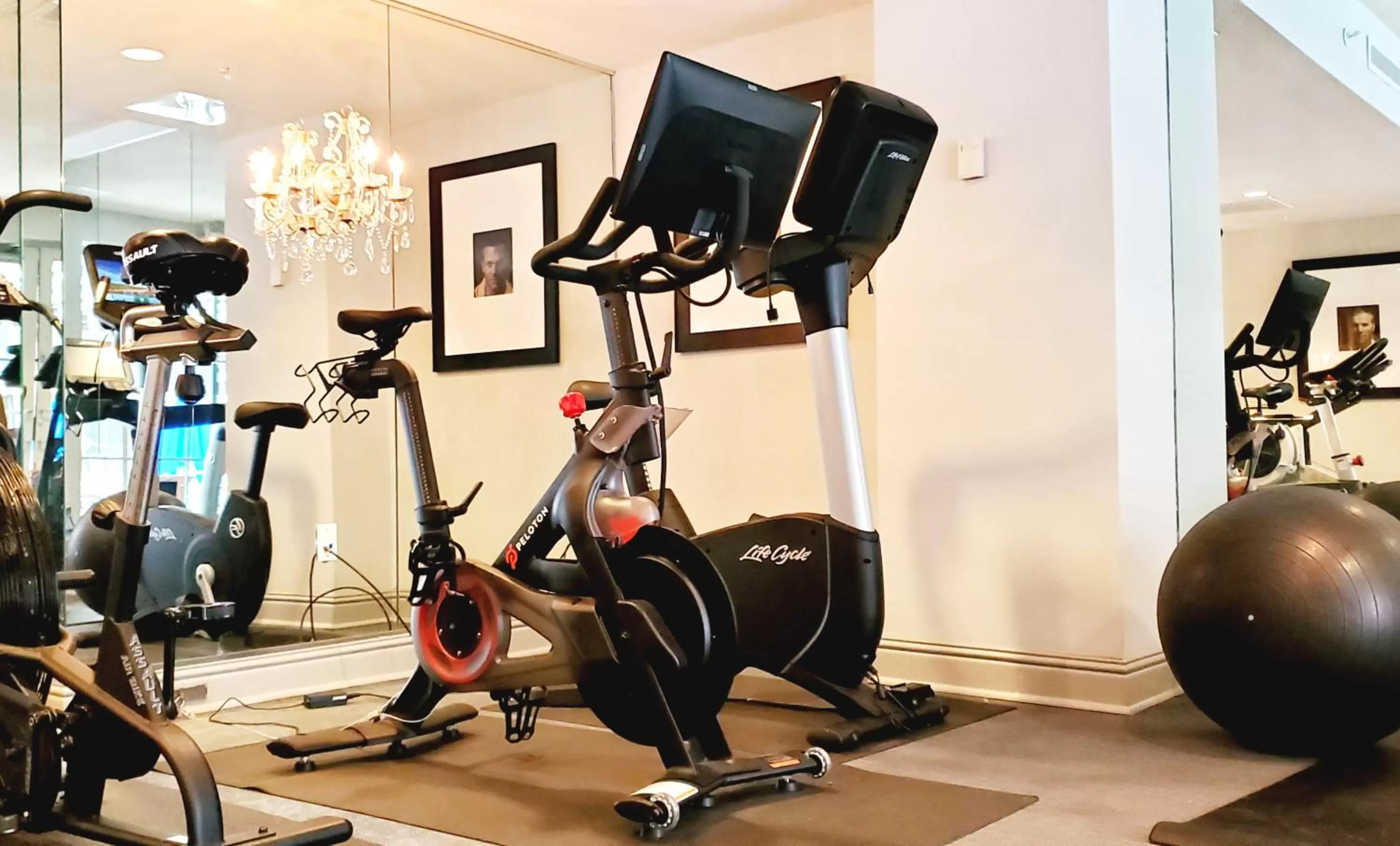 Fitness centre/facilities in Hotel ZaZa Dallas