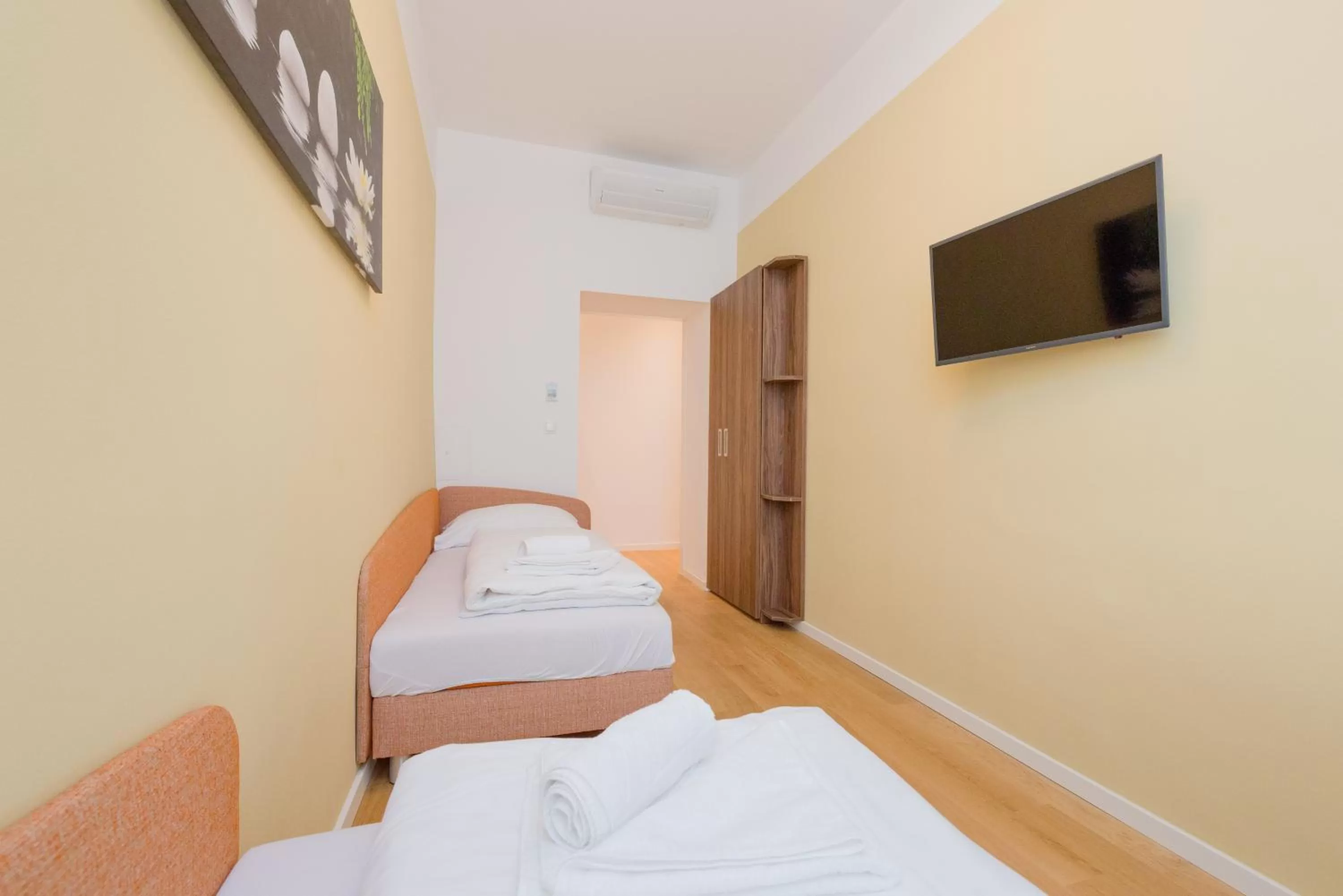 Bed in Vienna Stay Apartments or Rooms 1050