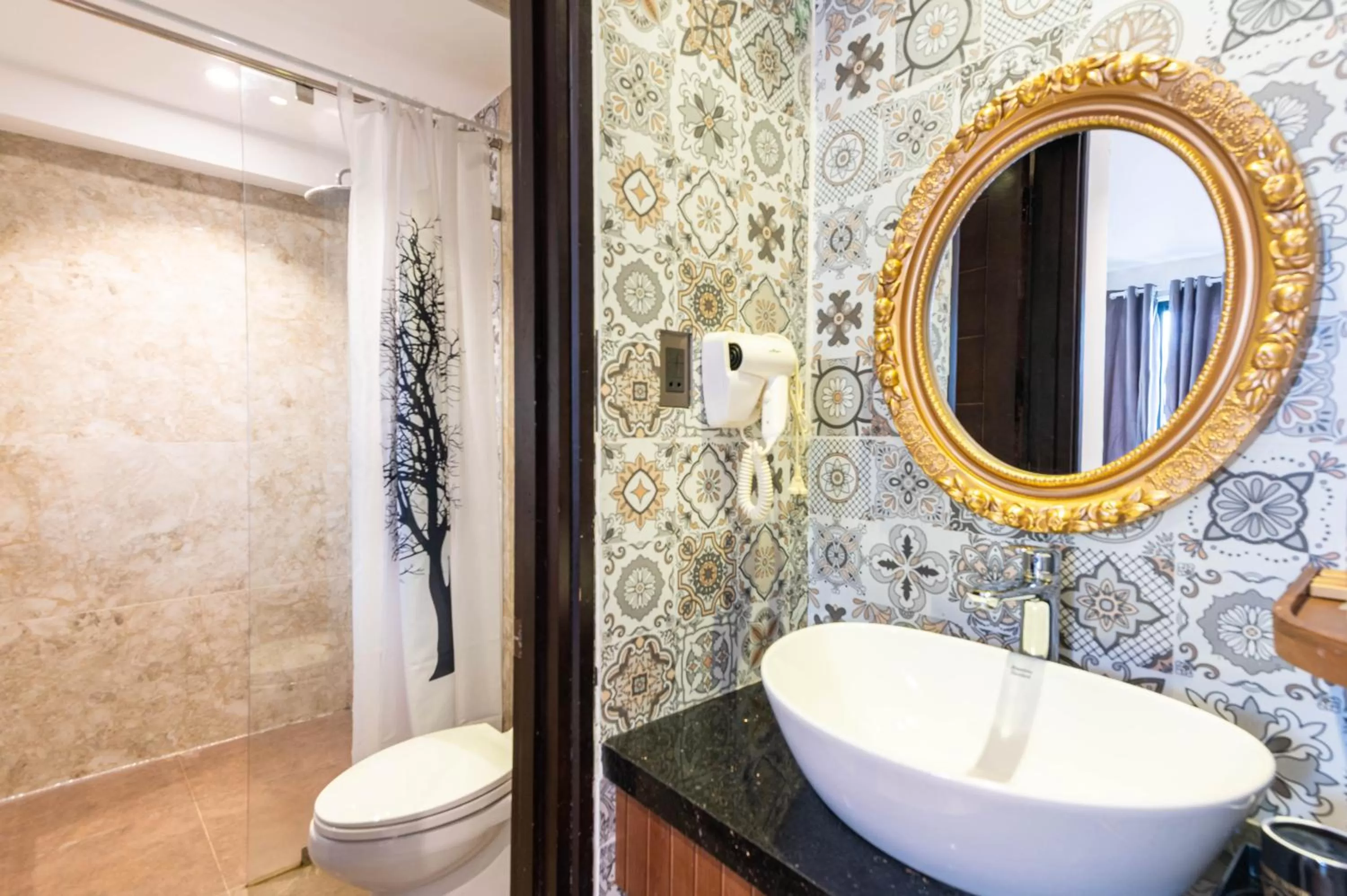 Shower in Hoang Trinh Hotel