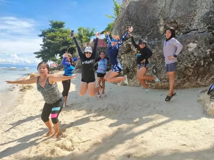 People in Pescador View - Beach Resort & Restaurant