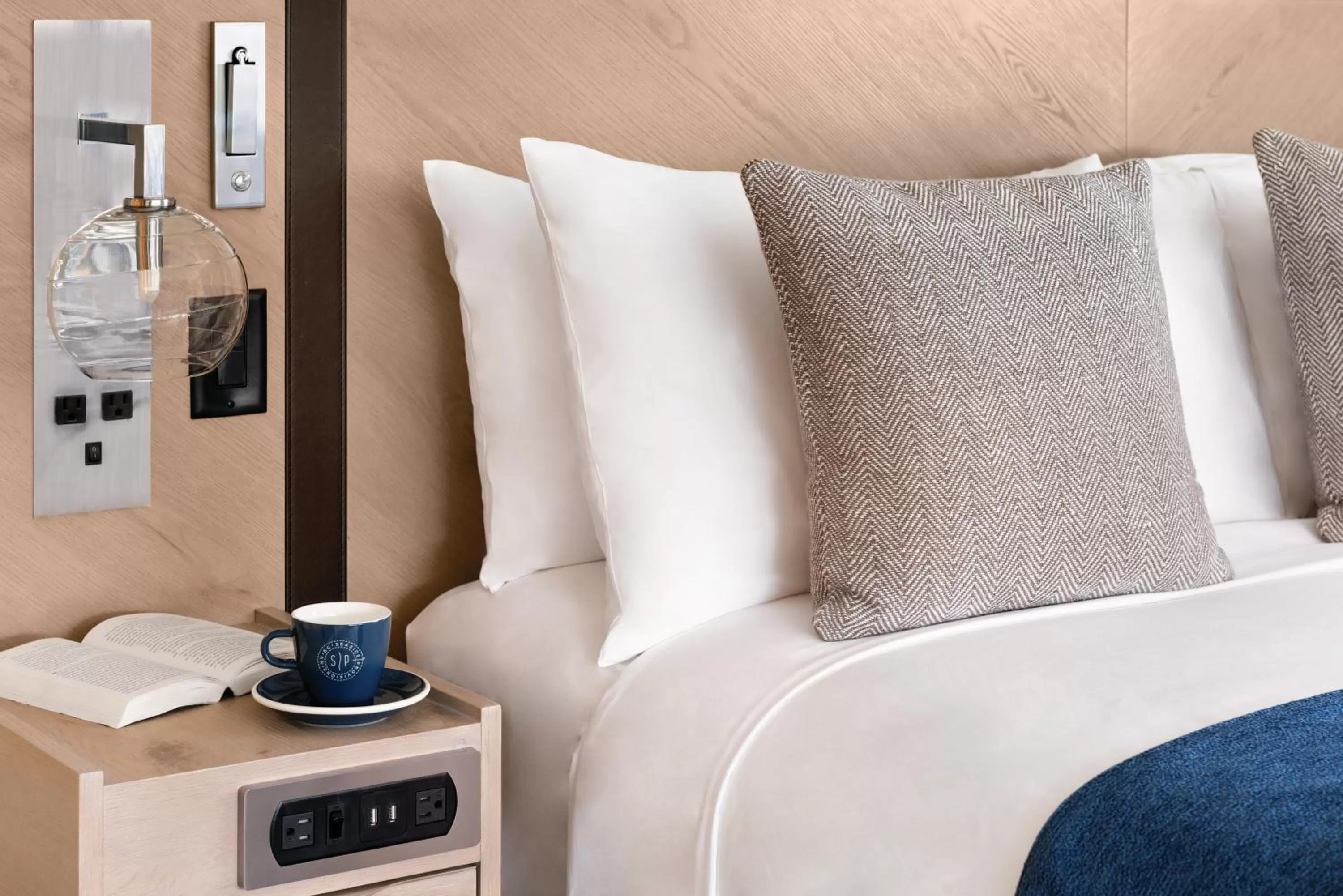 Bed in Seaside Hotel North Vancouver