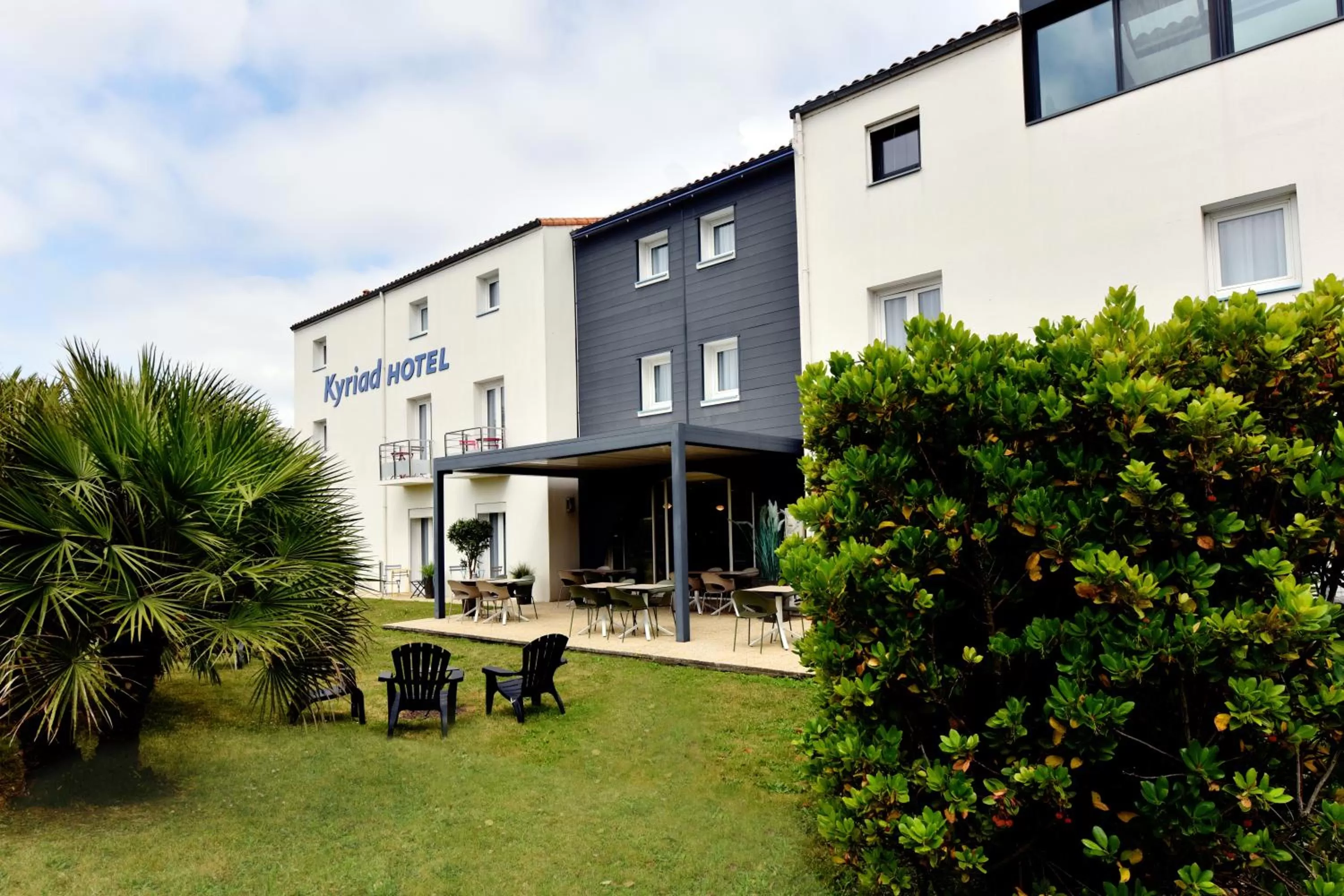 Balcony/Terrace in Hôtel Kyriad La Rochelle Centre Ville