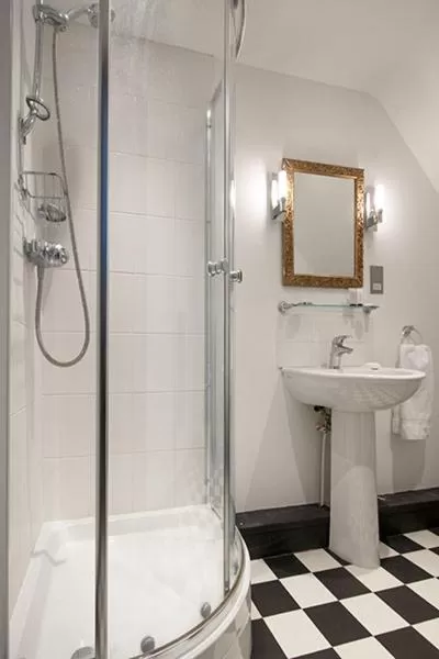 Bathroom in The Stag's Head Inn