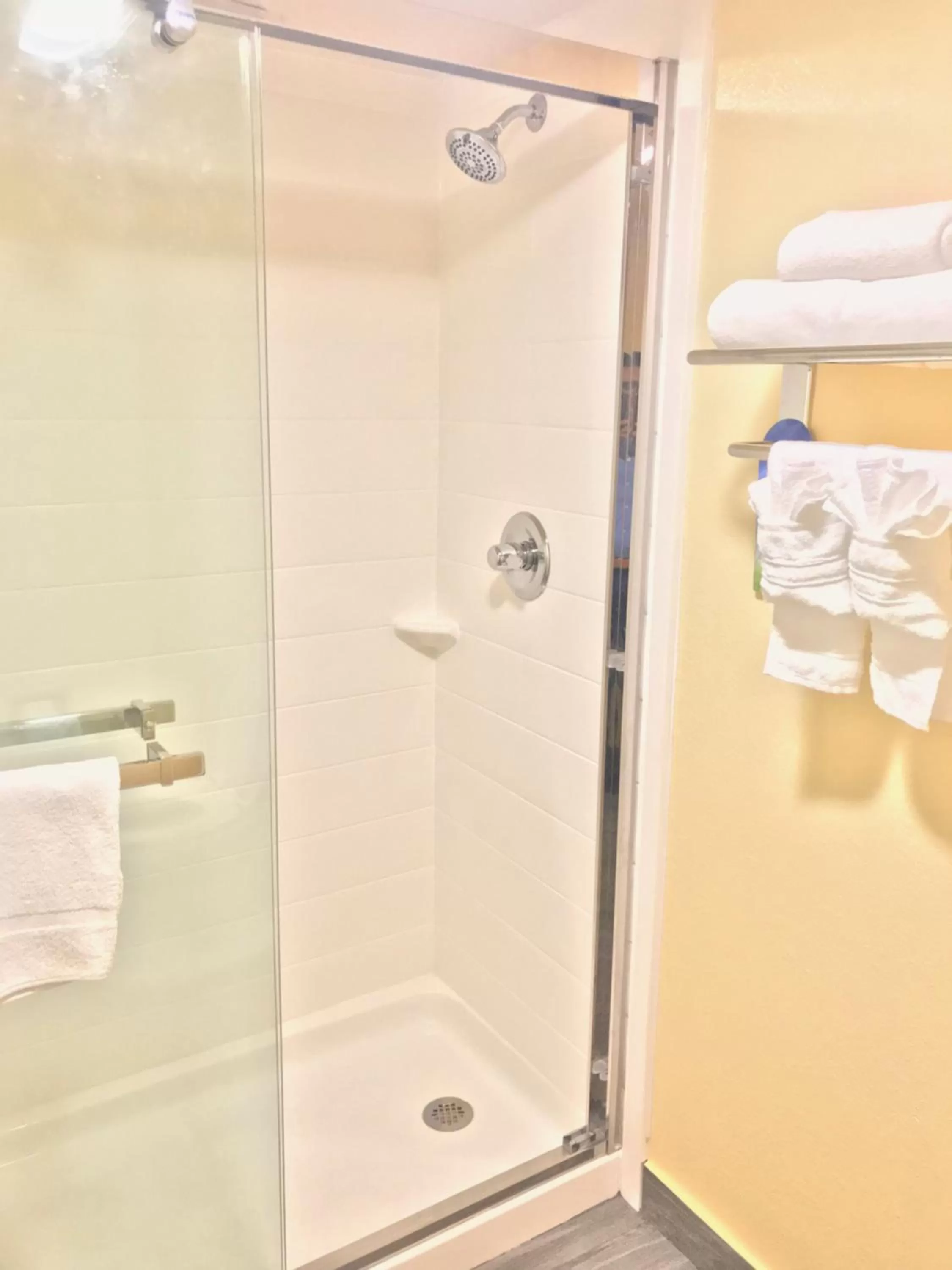 Shower in Days Inn by Wyndham San Antonio Airport