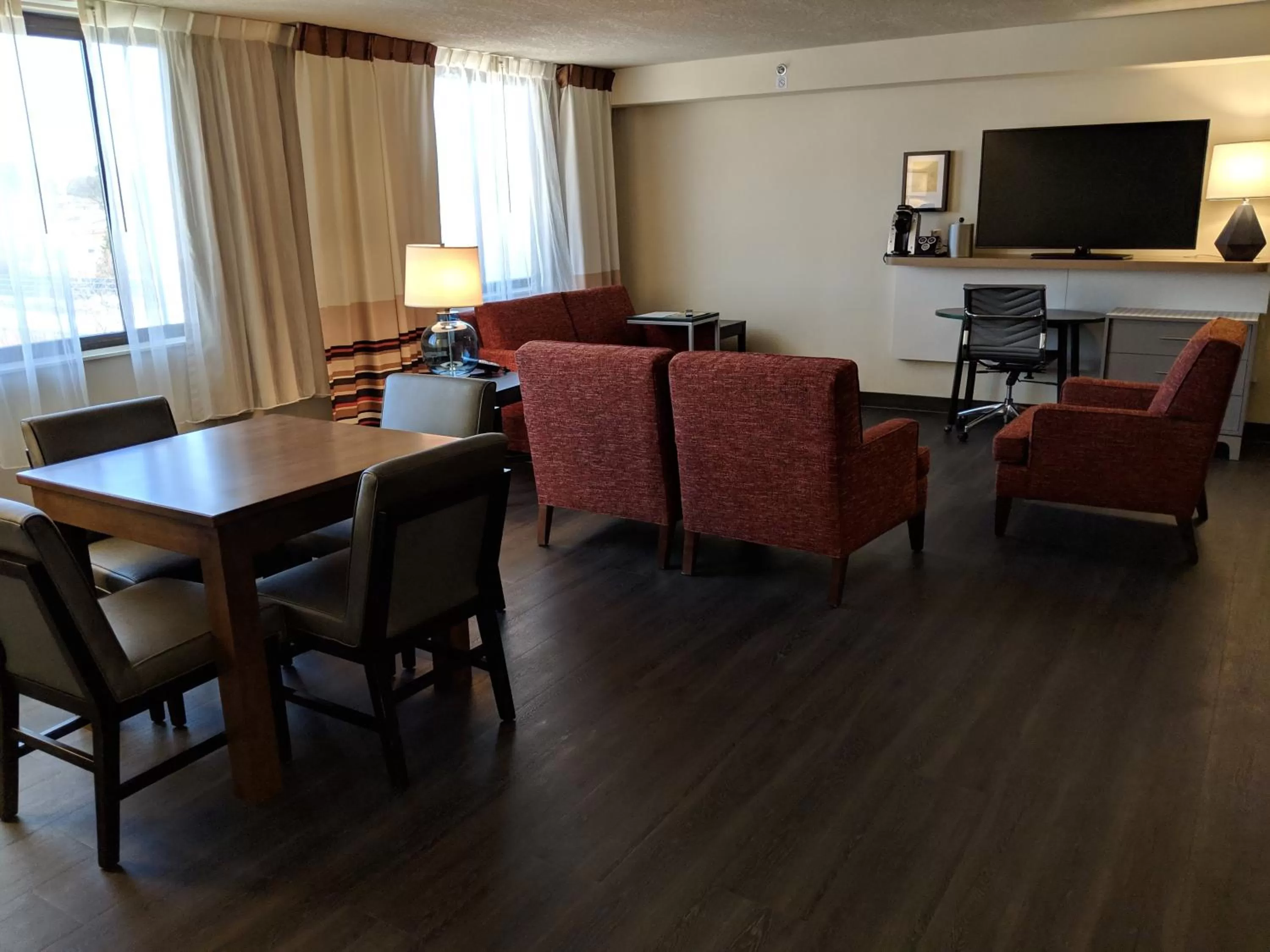 Photo of the whole room in Holiday Inn Champaign by IHG