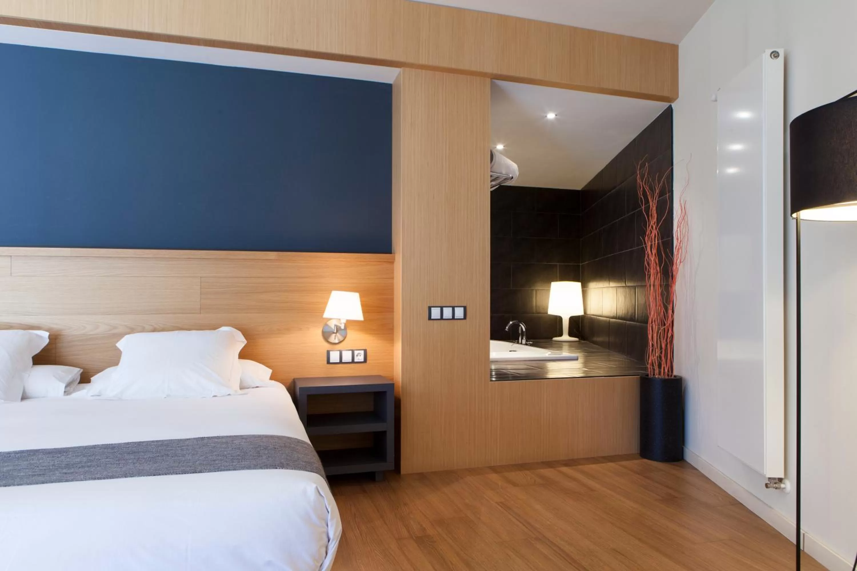 Bed in Hotel Món Sant Benet