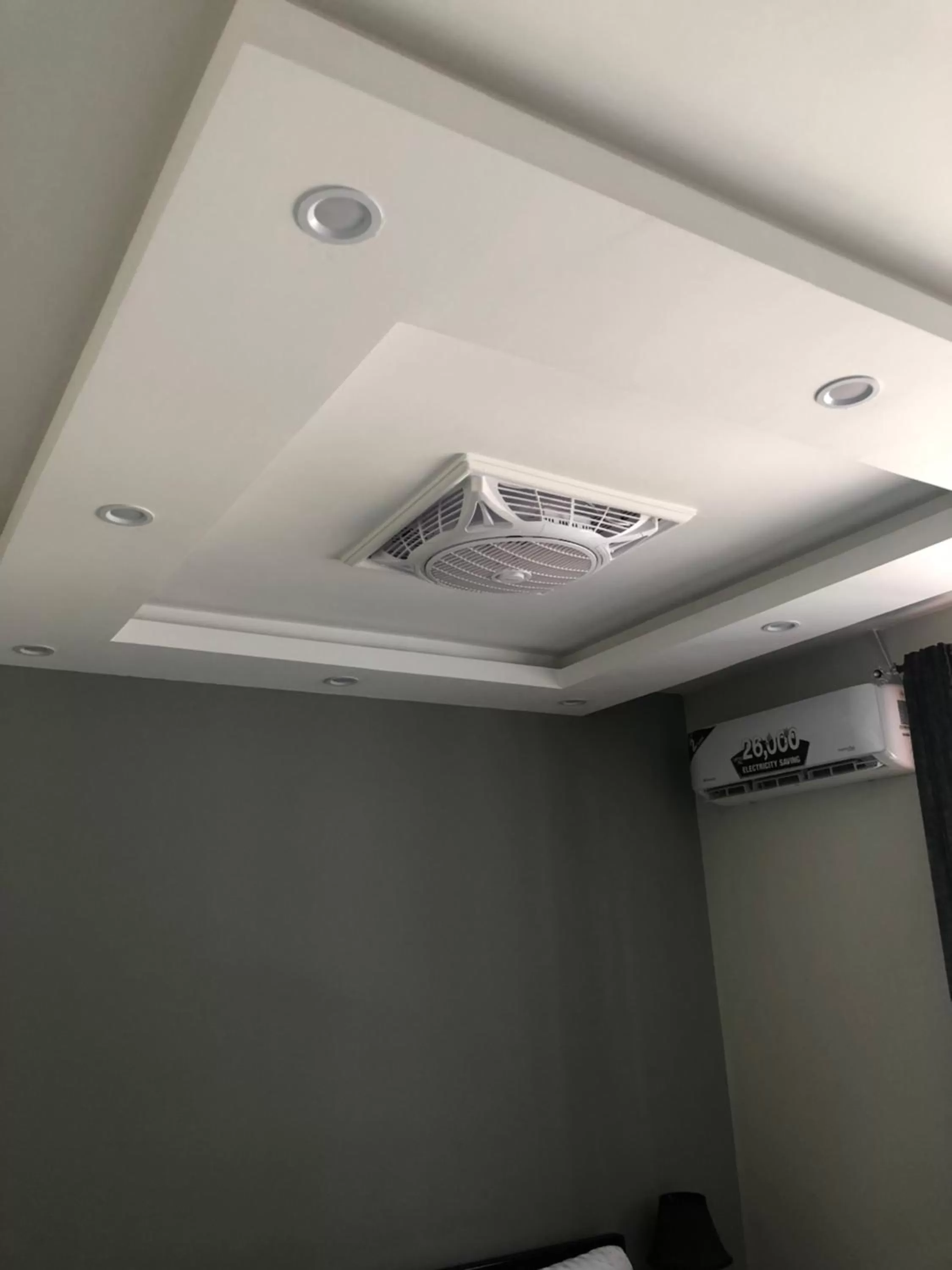 fireplace in Hotel La Orilla Muzaffarabad