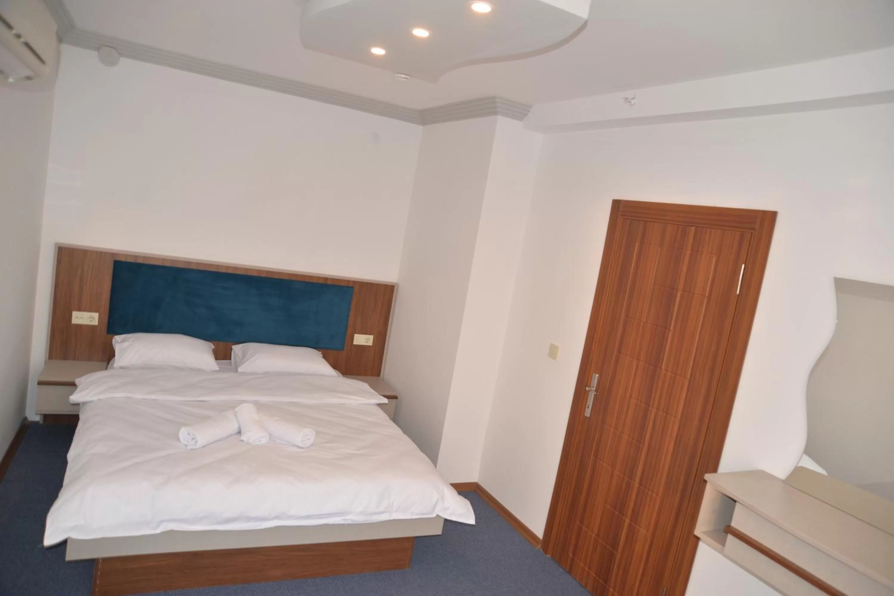 Bed in TEVETOGLU HOTEL