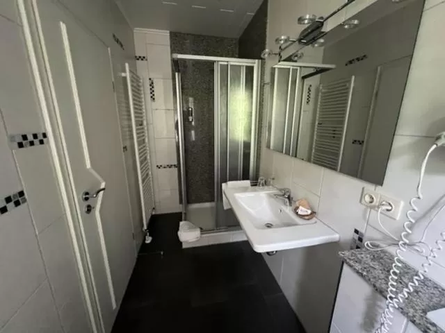 Bathroom in Hotel Rehkitz