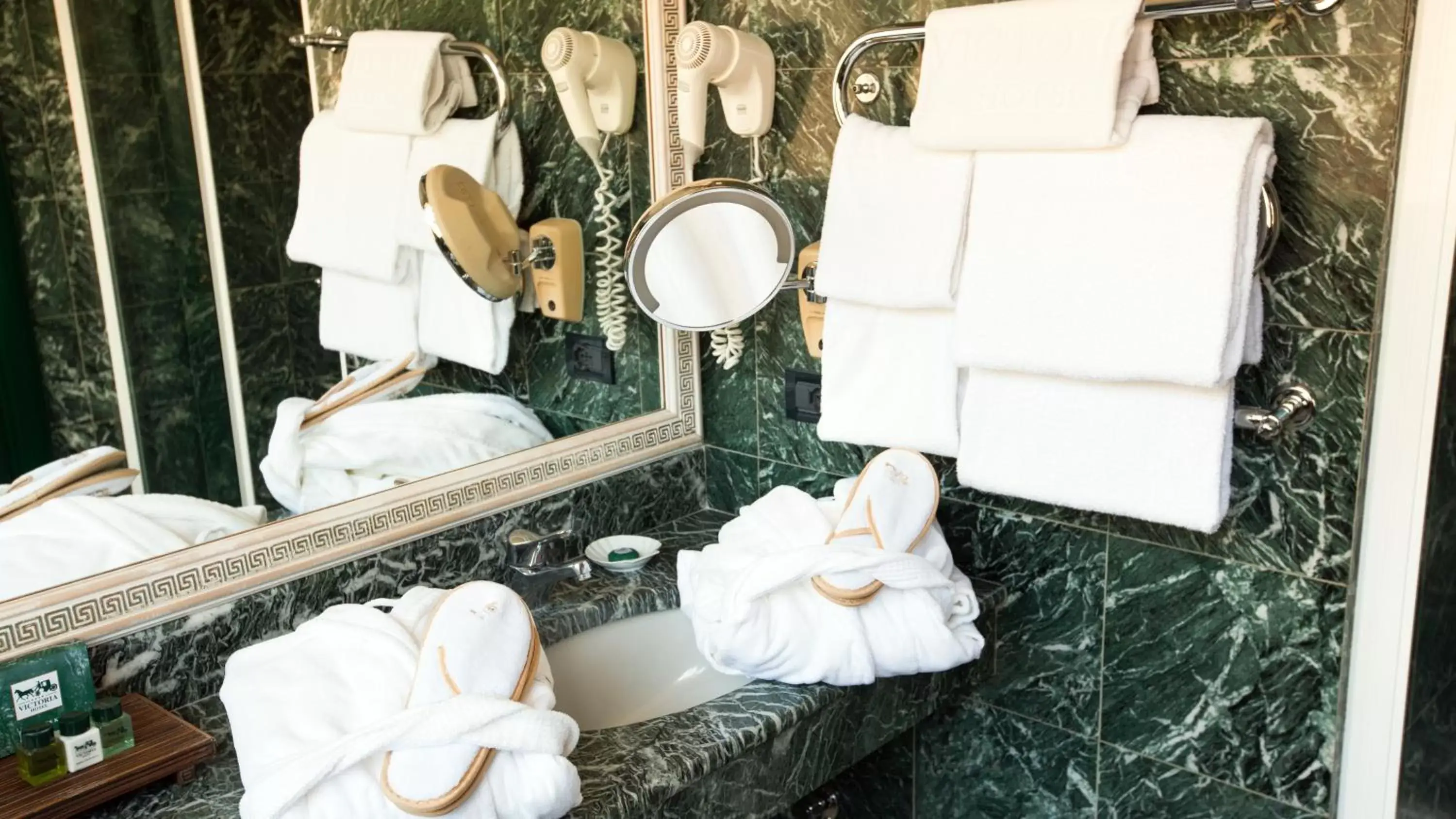 Deluxe Twin Room in Hotel Victoria & Iside Spa Deluxe Twin Room in Hotel Victoria & Iside Spa