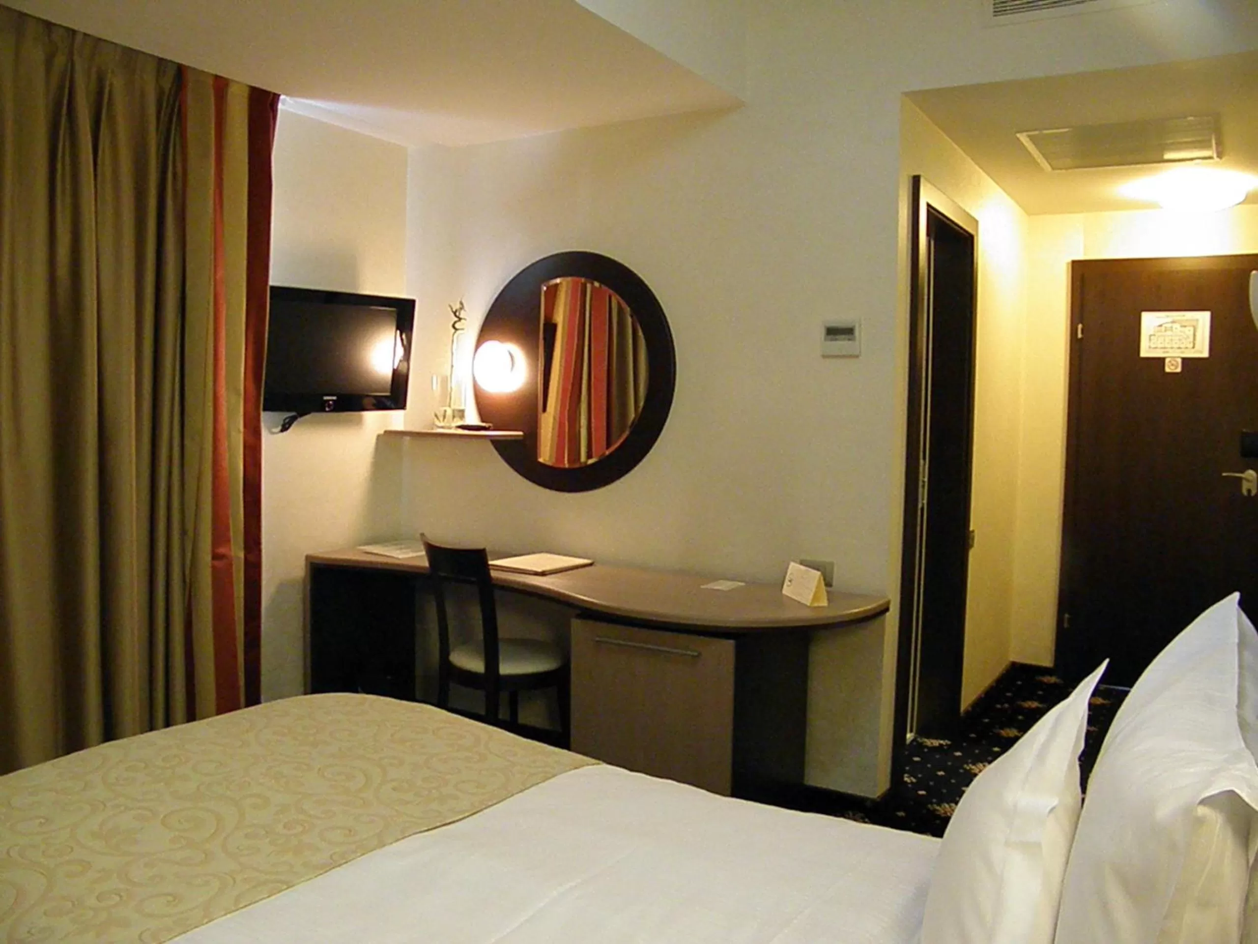 TV and multimedia, Bed in Hotel Berthelot