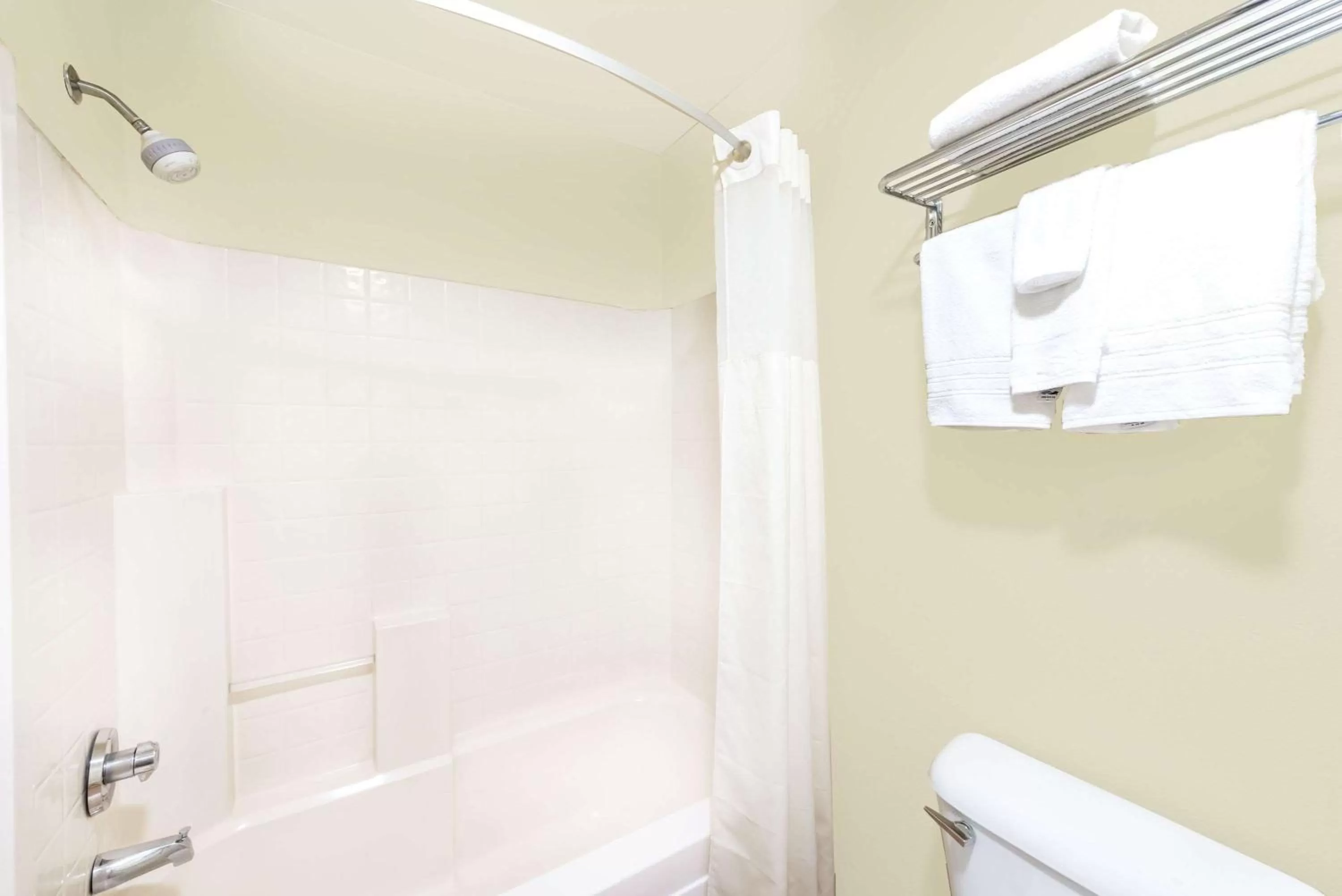 Bathroom in Days Inn & Suites by Wyndham Lordsburg