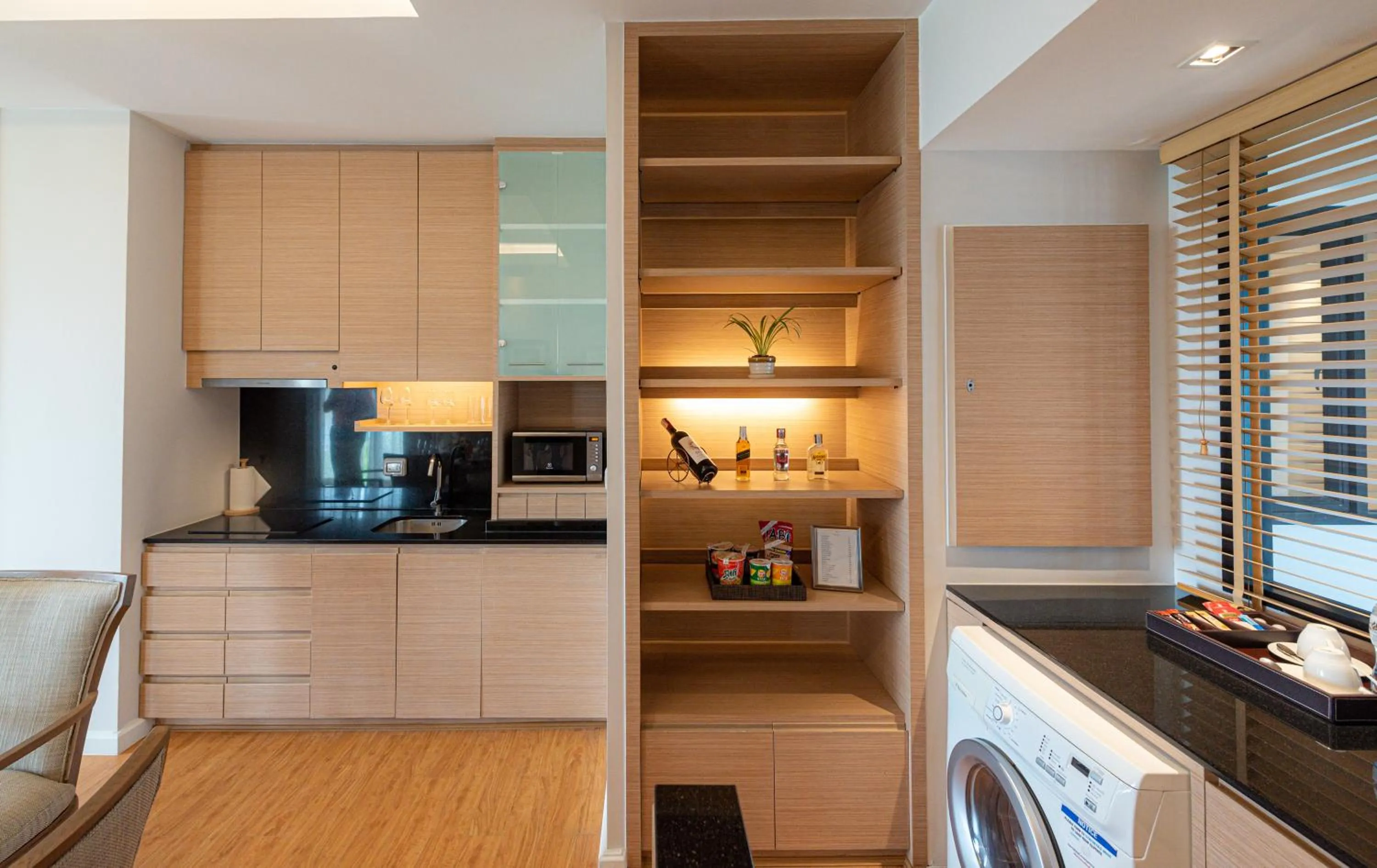 Dining area in Summit Windmill Golf Suite Hotel at Suvarnabhumi
