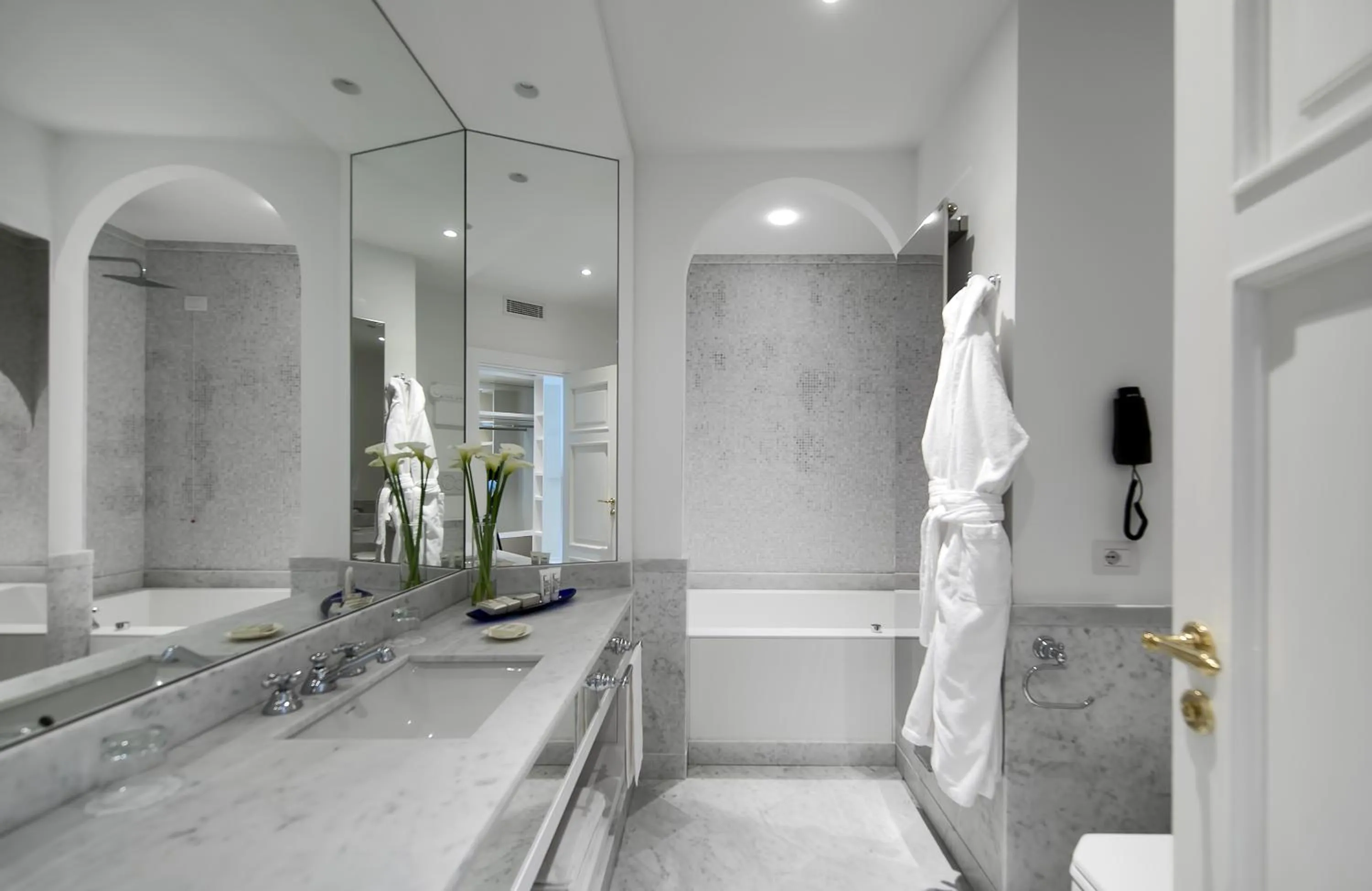 Bathroom in Bellevue Syrene