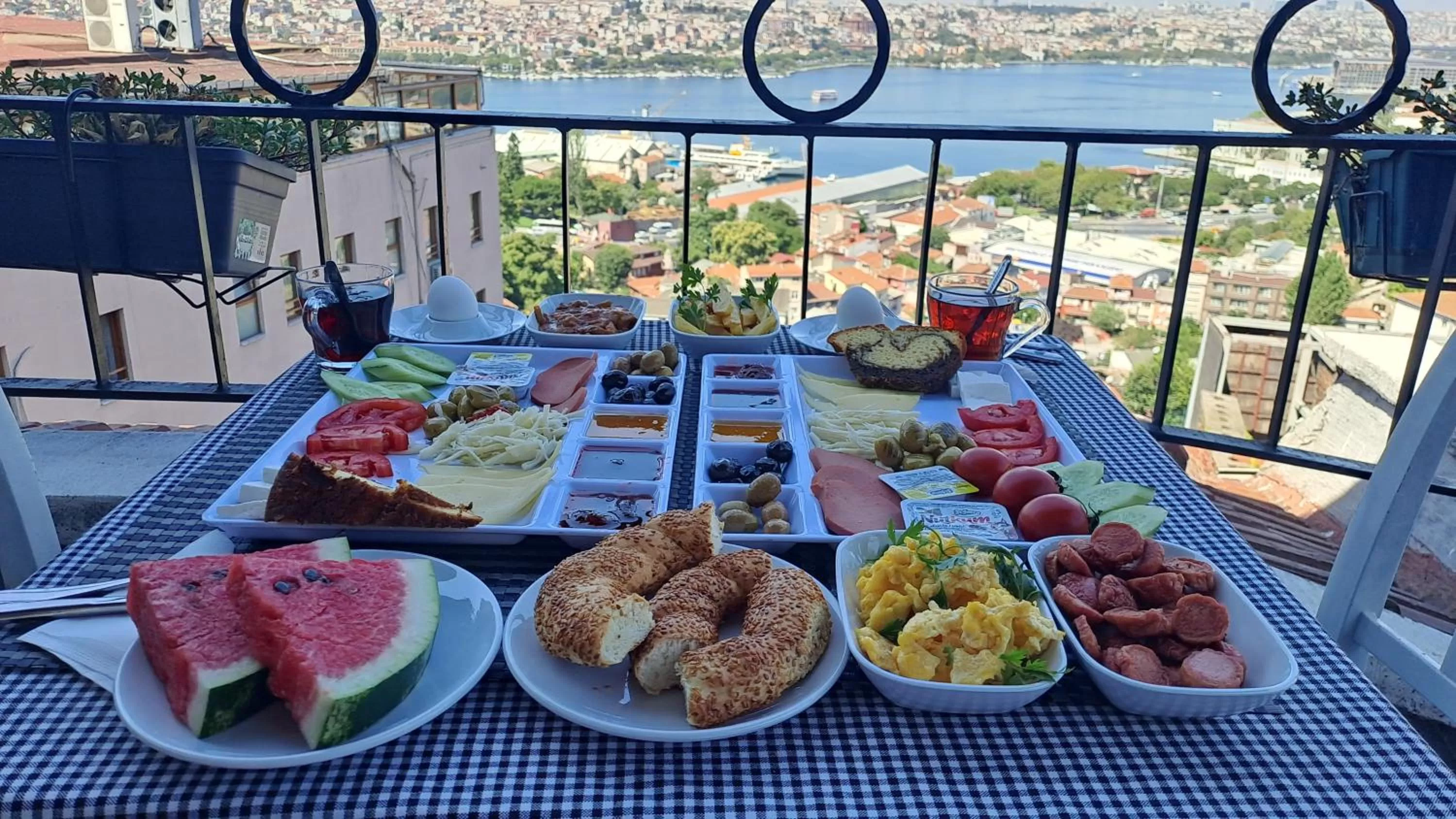 Restaurant/places to eat in Taksim Terrace Hotel
