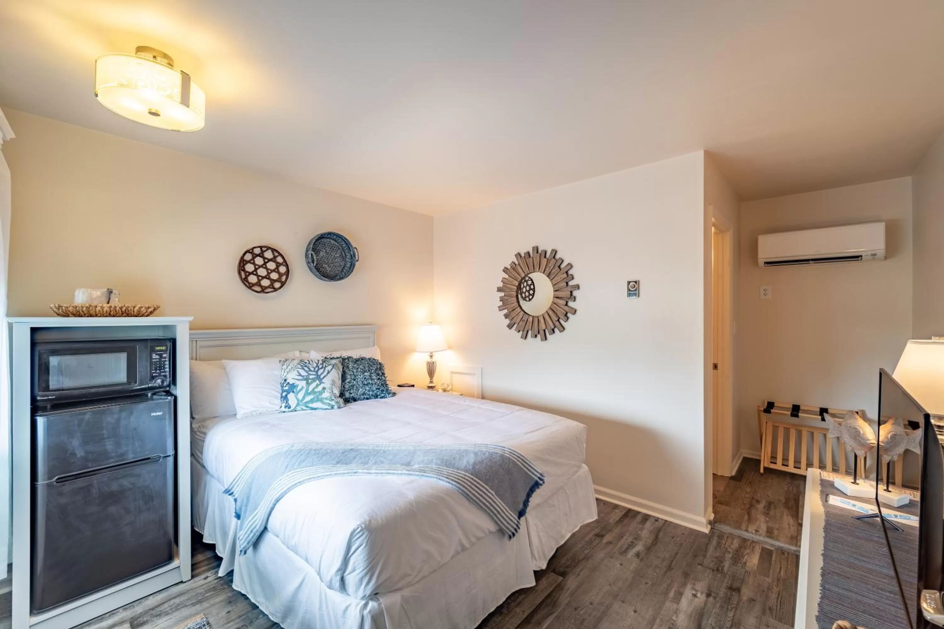 Bed in Ocean Glass Inn