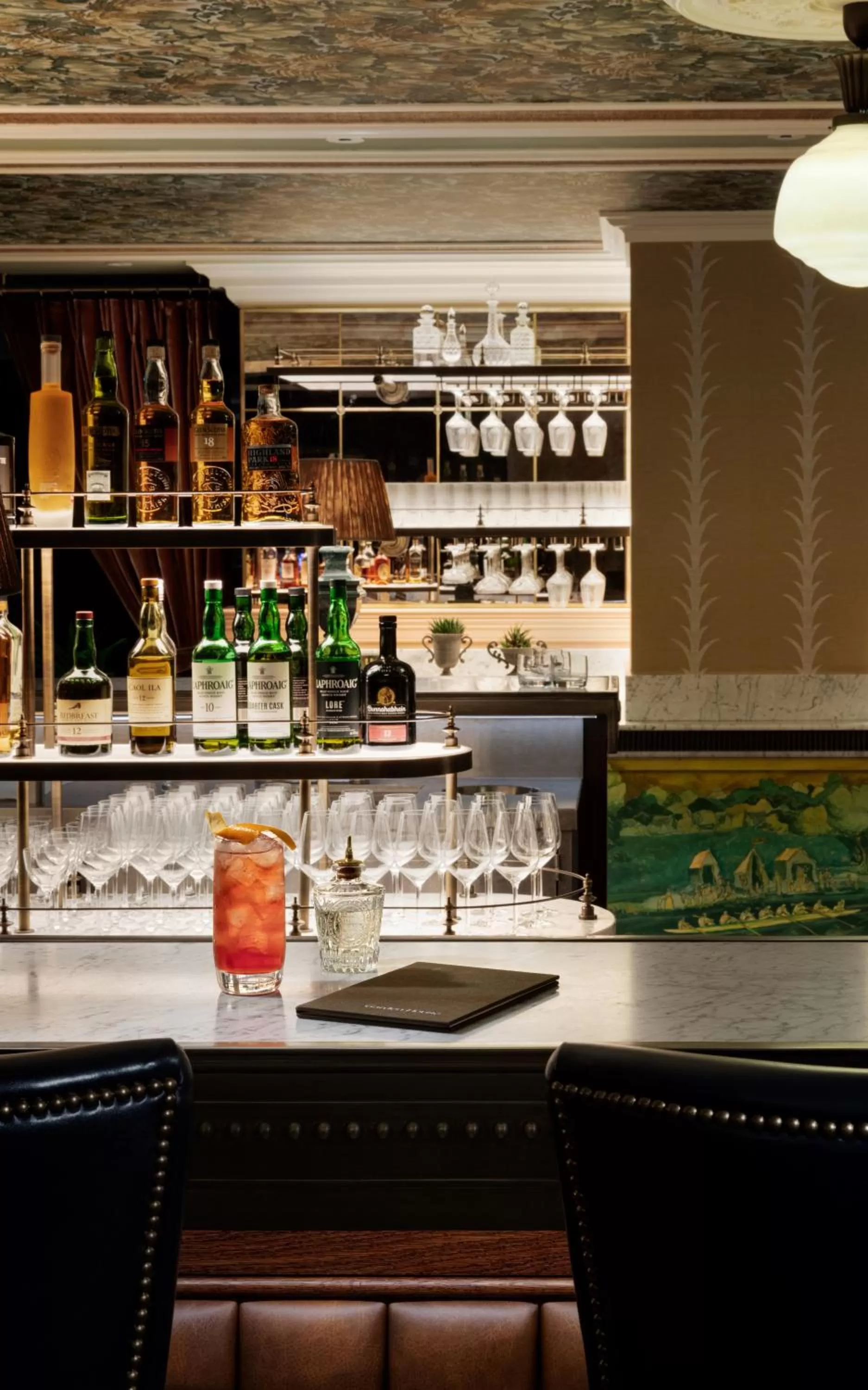 Lounge or bar in Graduate by Hilton Cambridge