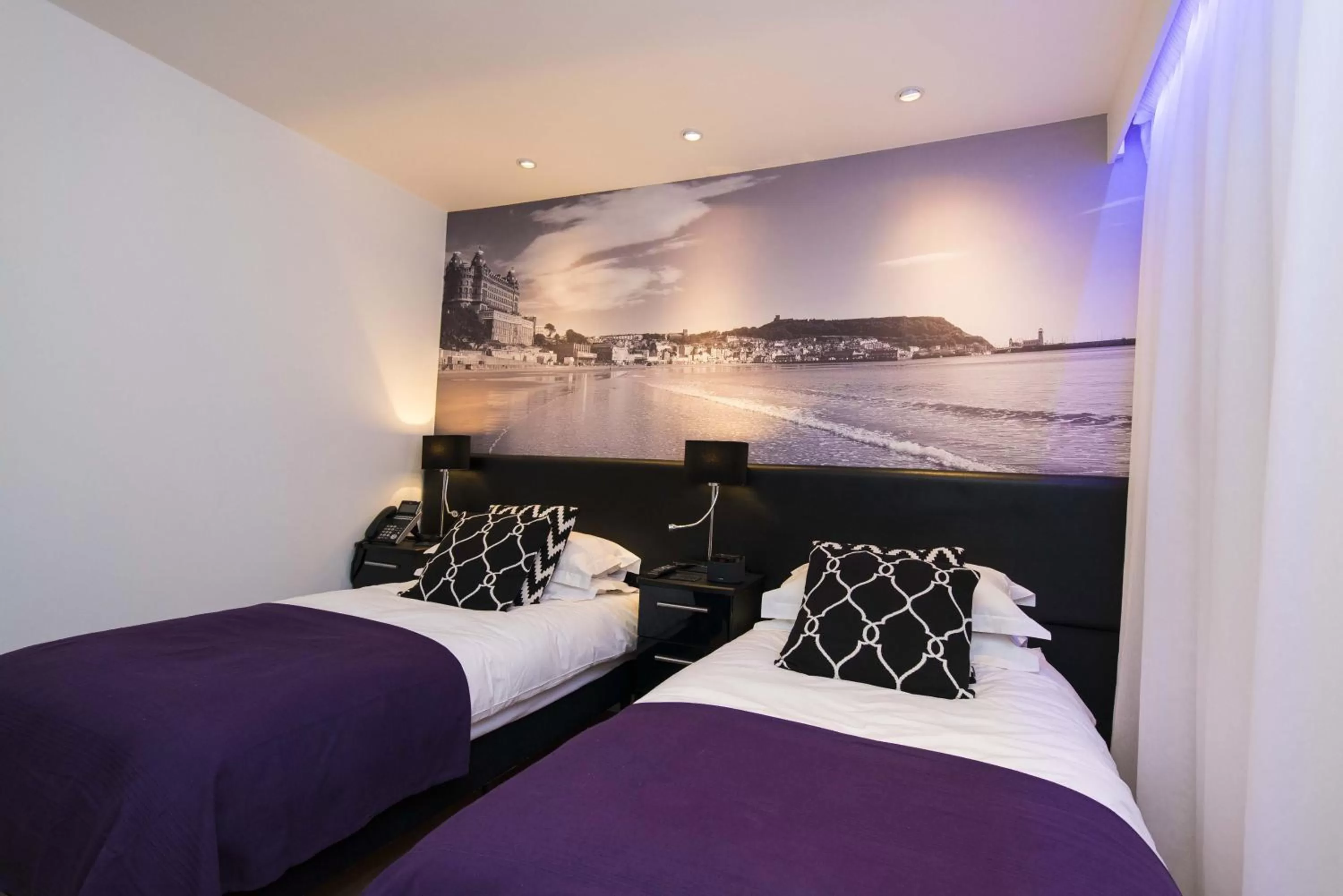 Bedroom, Bed in The Mayfield Seamer