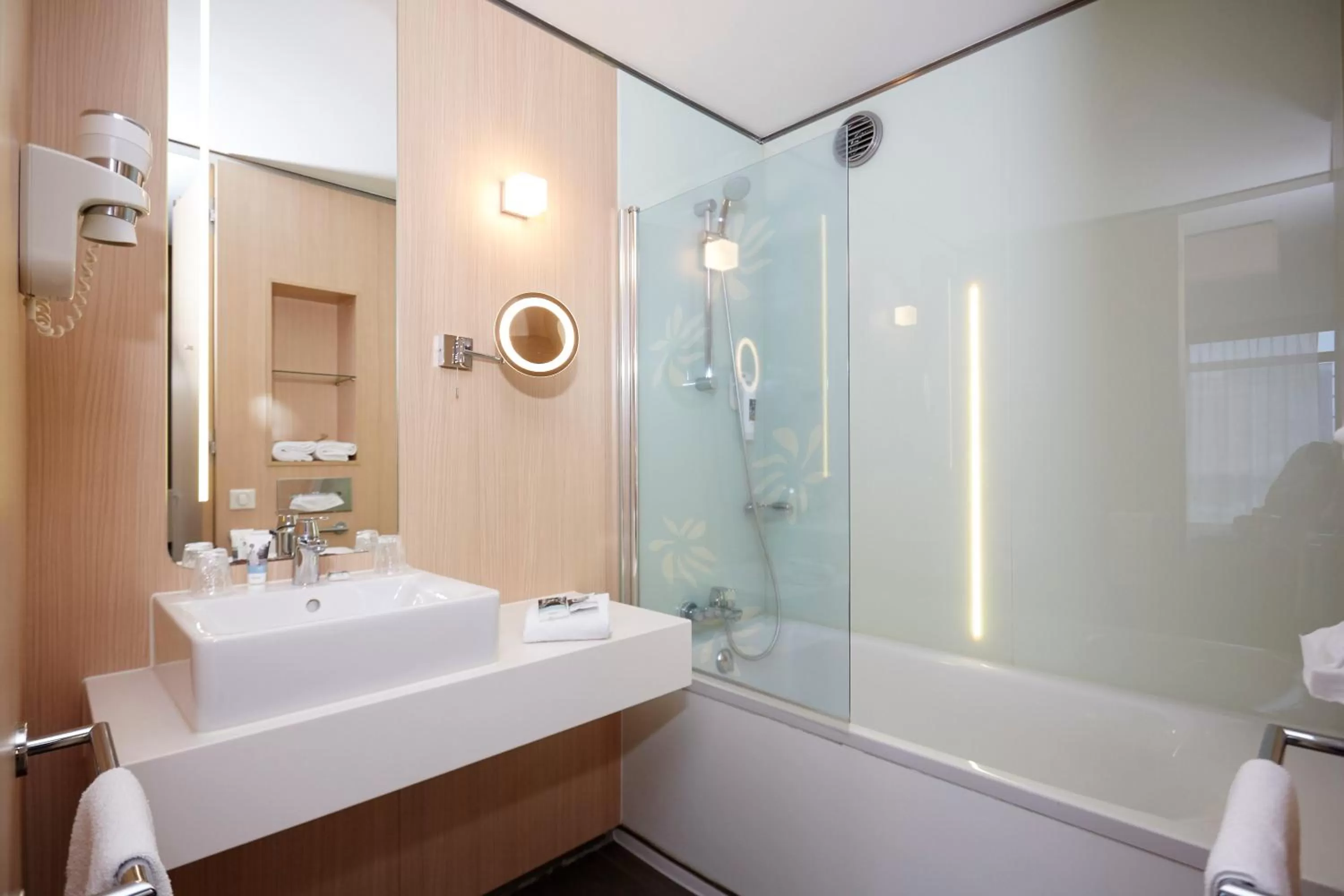 Bathroom in Mercure Valenciennes Centre