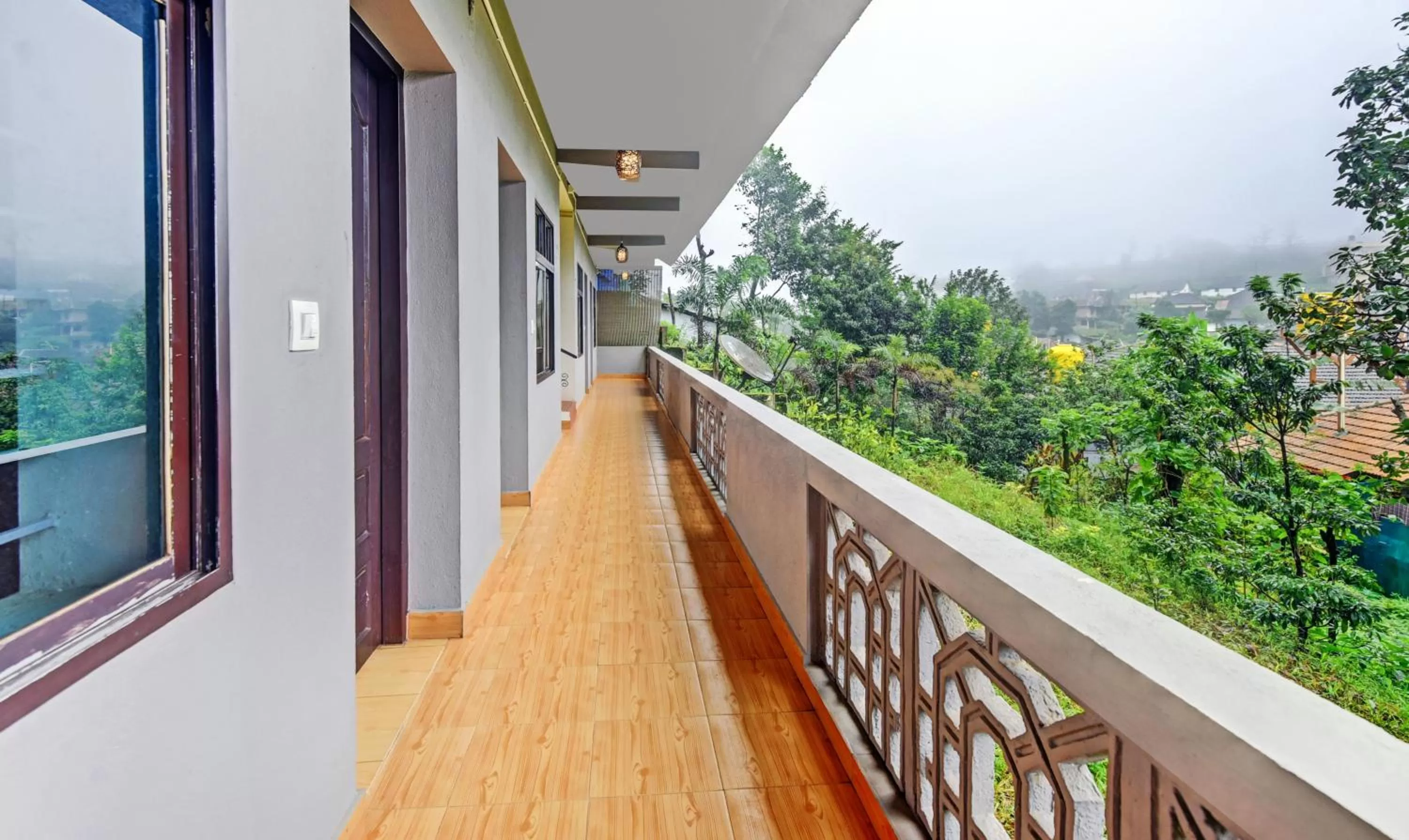 Balcony/Terrace in Itsy Hotels Igloo Residency Raja Seat