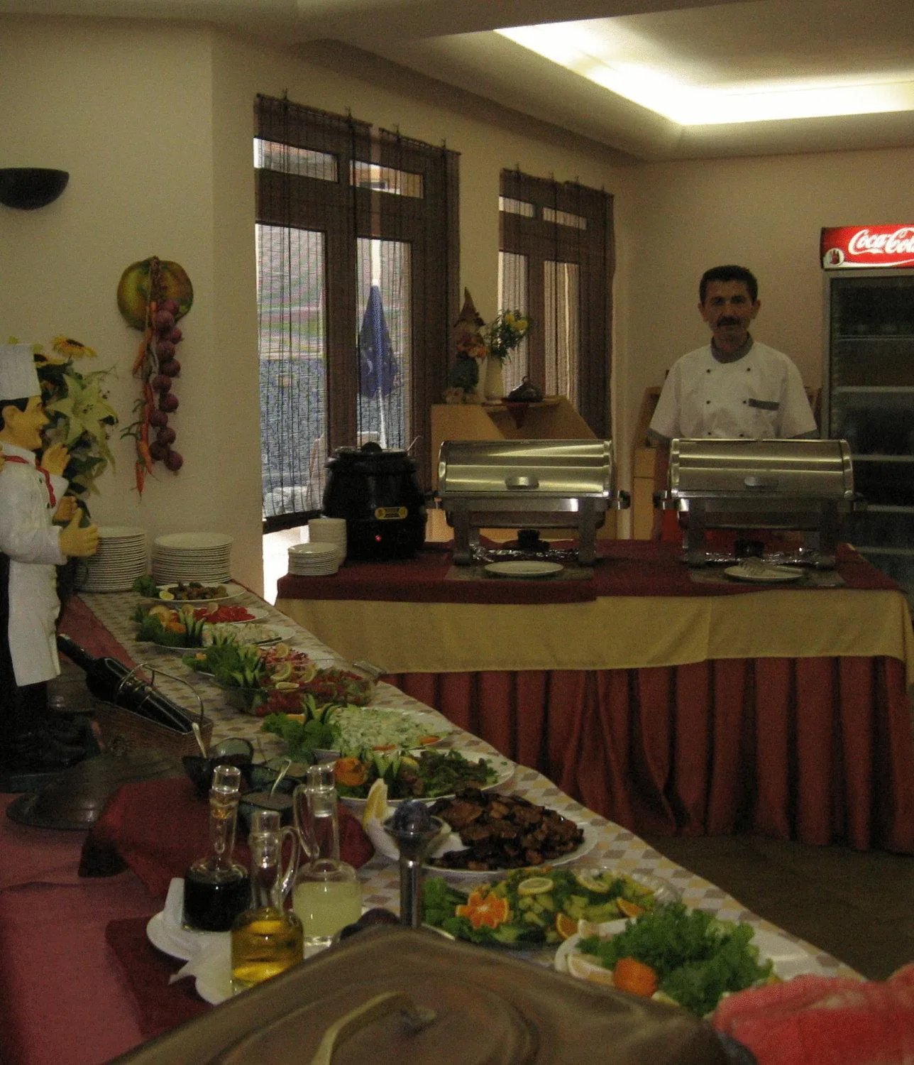 Restaurant/places to eat in Ataer Hotel