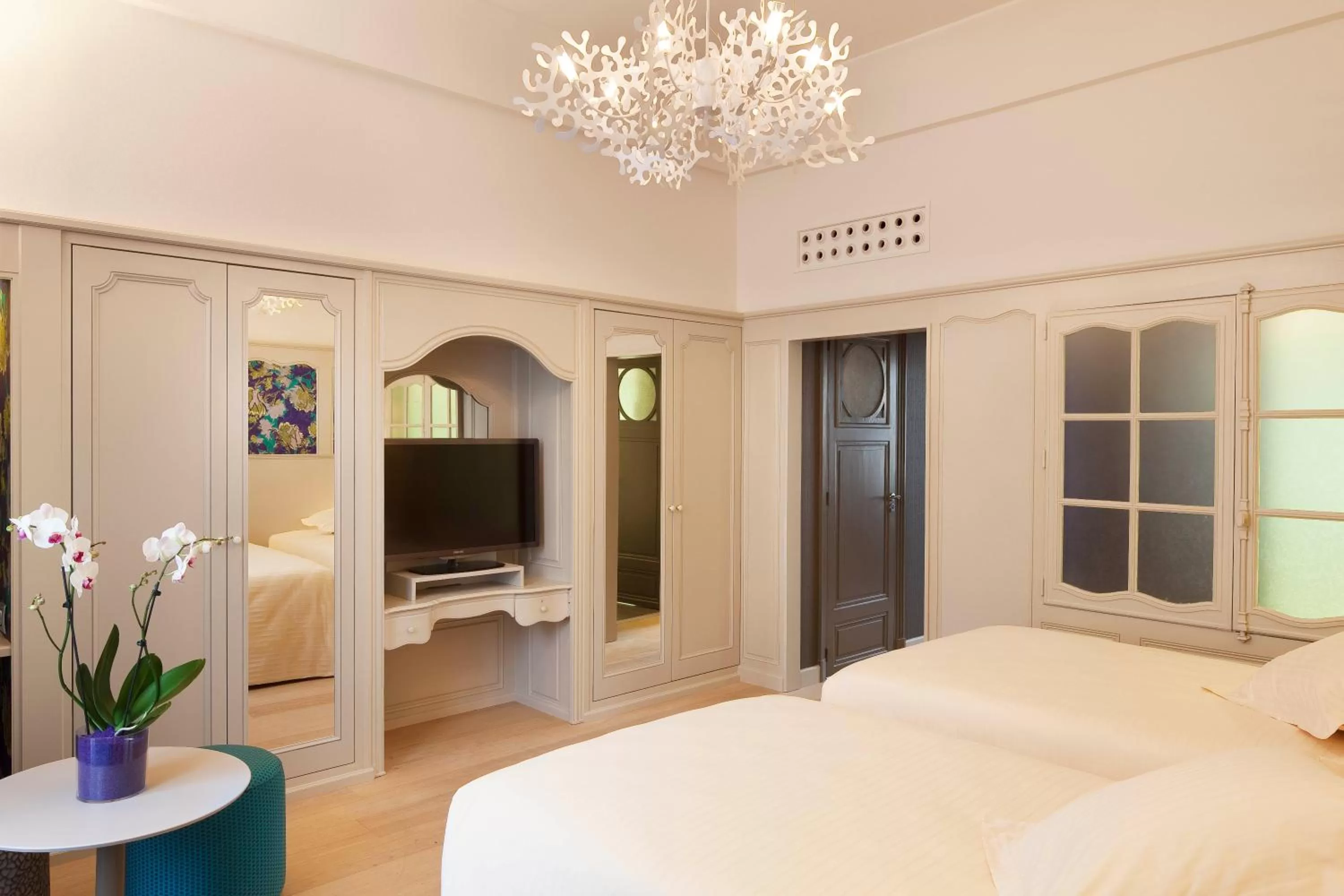 Photo of the whole room, Bed in Hôtel & SPA Oceania L'Univers Tours