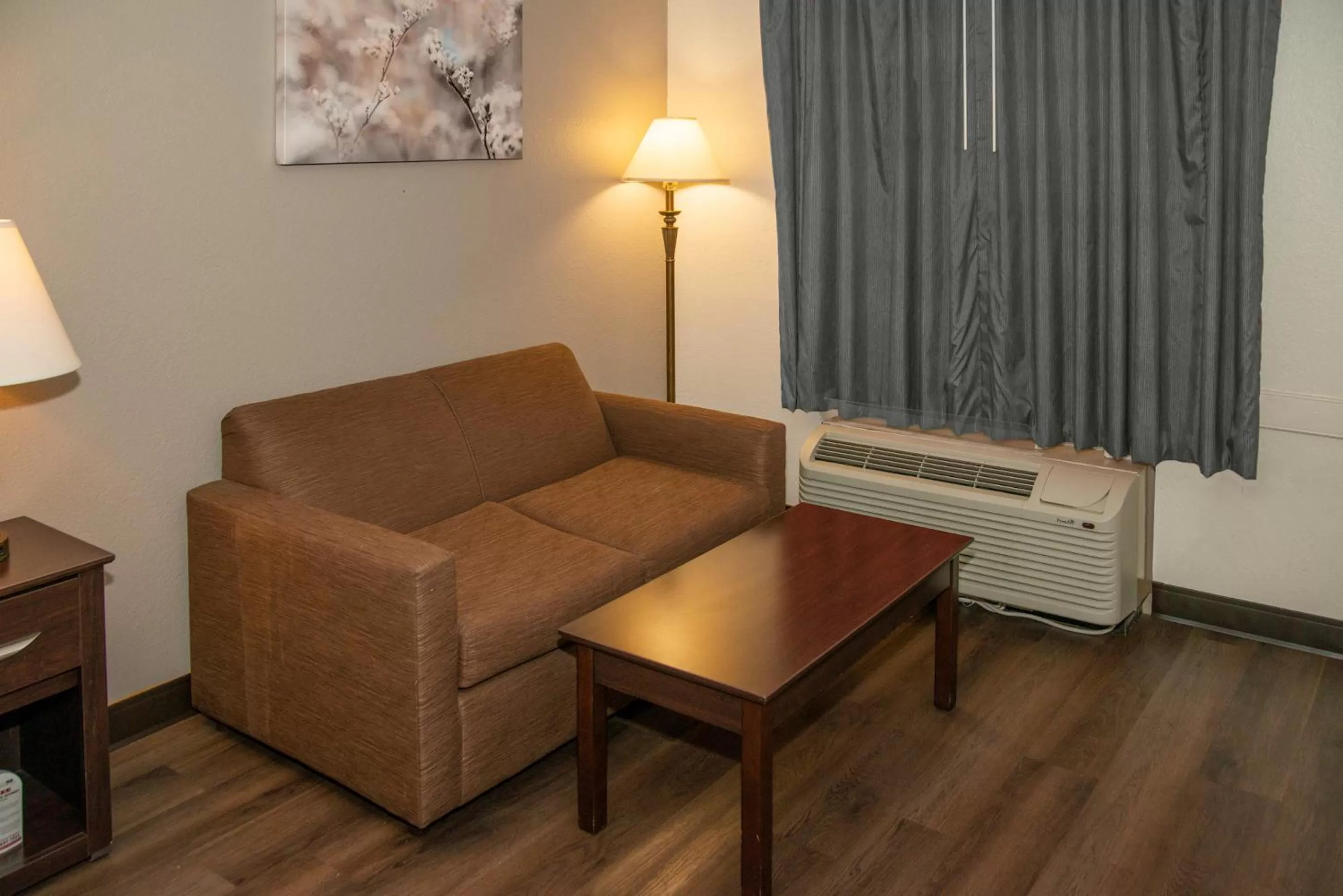 Photo of the whole room in Red Roof Inn Tallahassee East