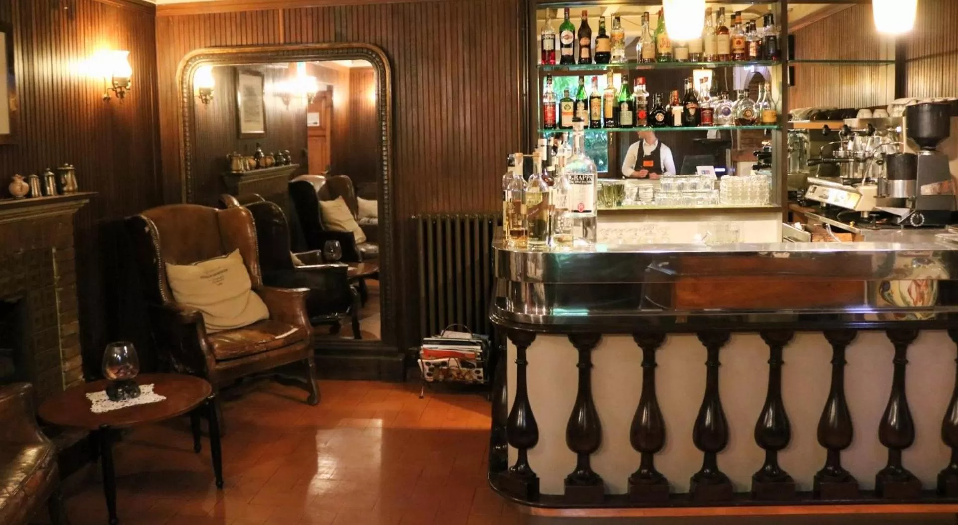 Restaurant/places to eat in Le Querce Hotel