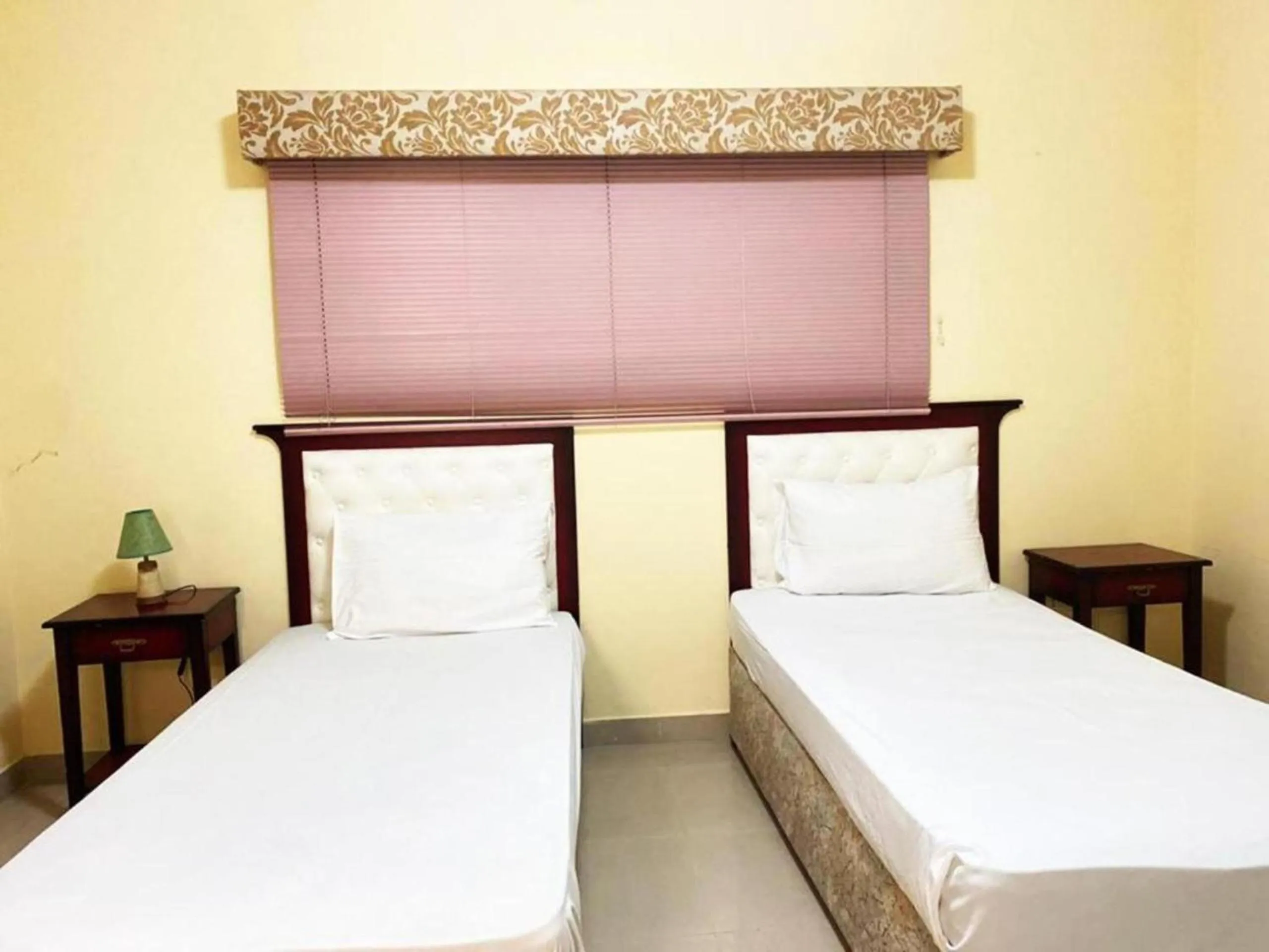 Bedroom, Bed in Majestic Hotel