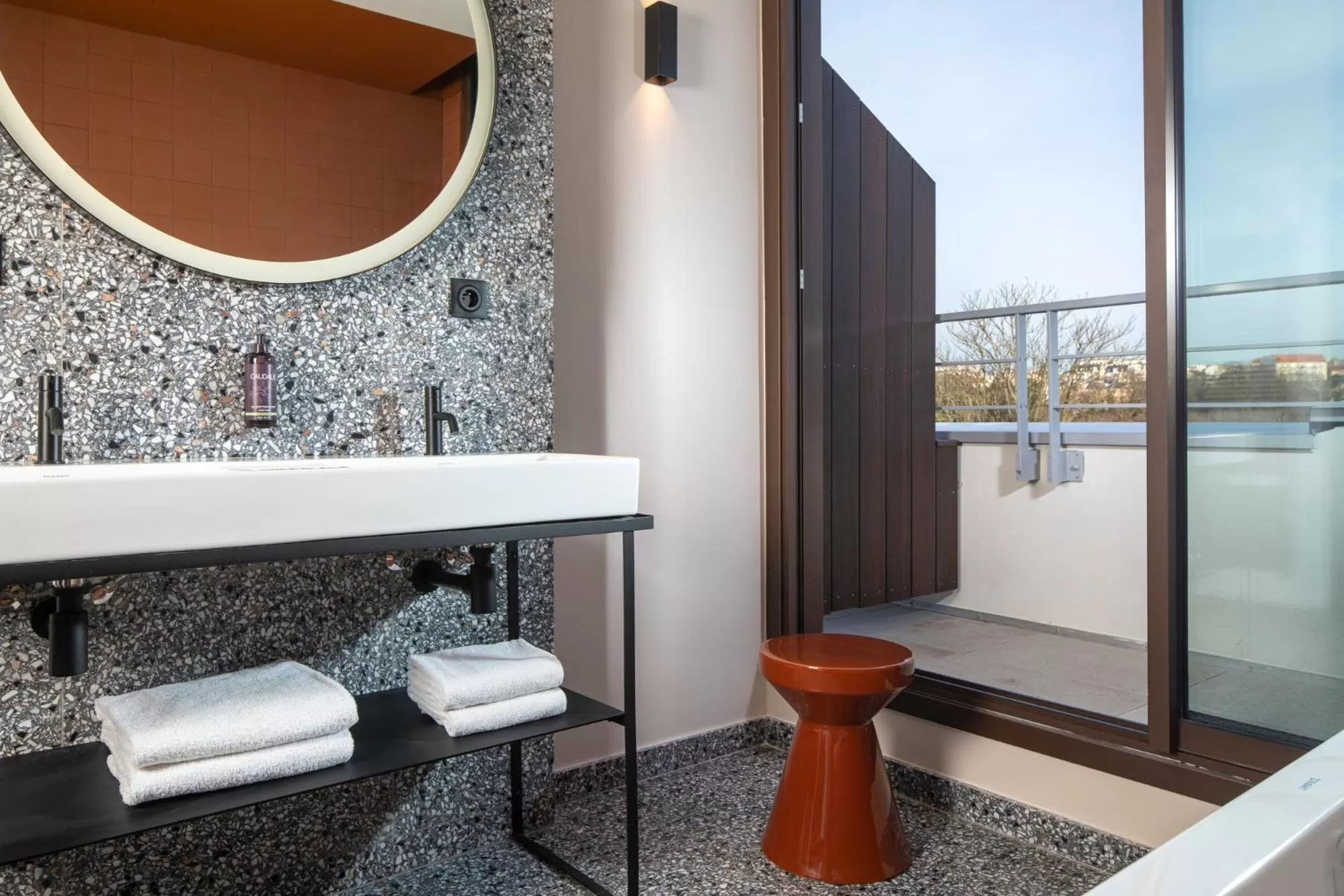 Bathroom in Hôtel du Port