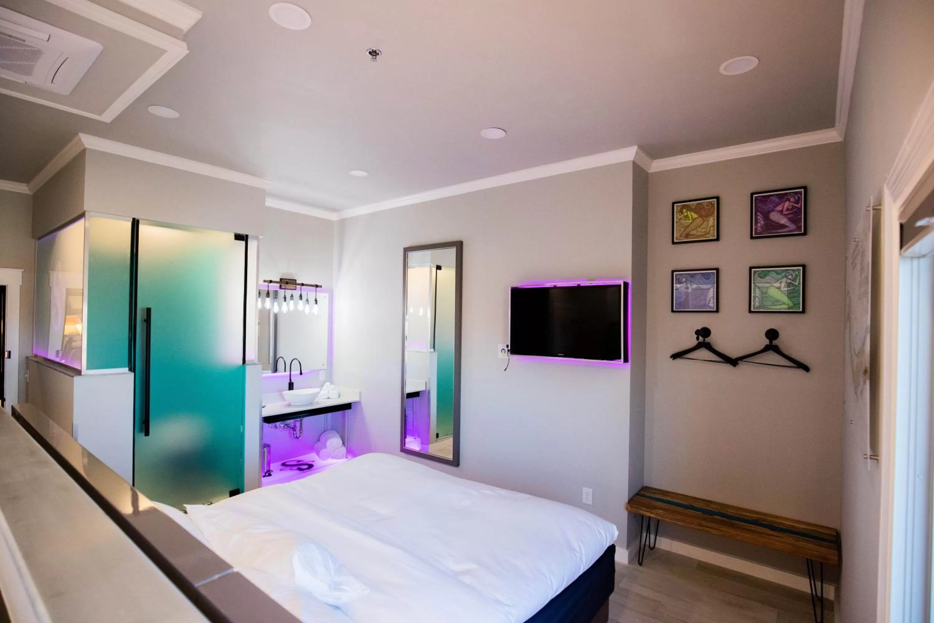 Shower in River Sirens Hotel-Contactless Check in Hotel