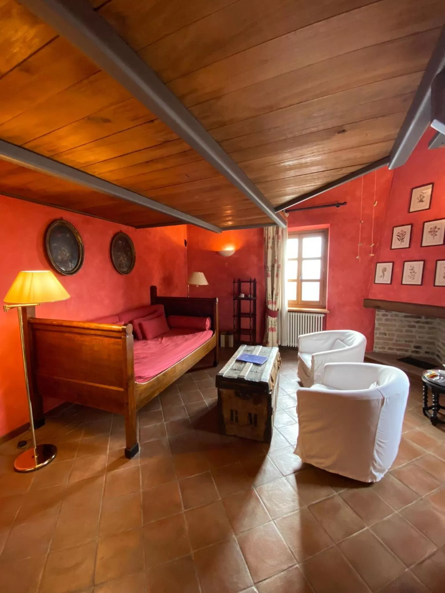 Photo of the whole room, Bed in Foresteria Ristorante Conti Roero